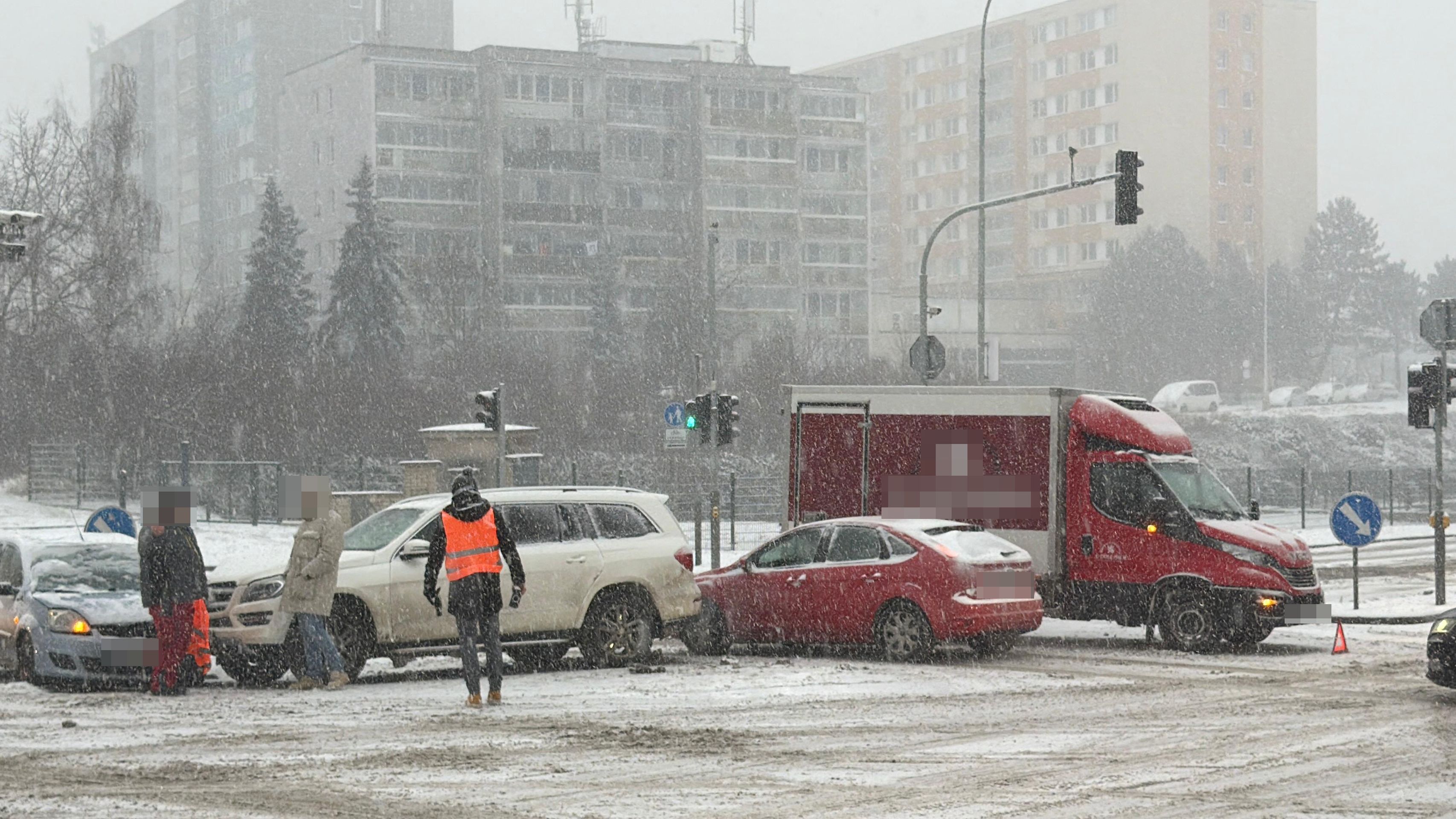 Nehoda v Jeremiášově ulici v Praze - Dopravní situace v Česku 9. 1. 2026 (53/55)