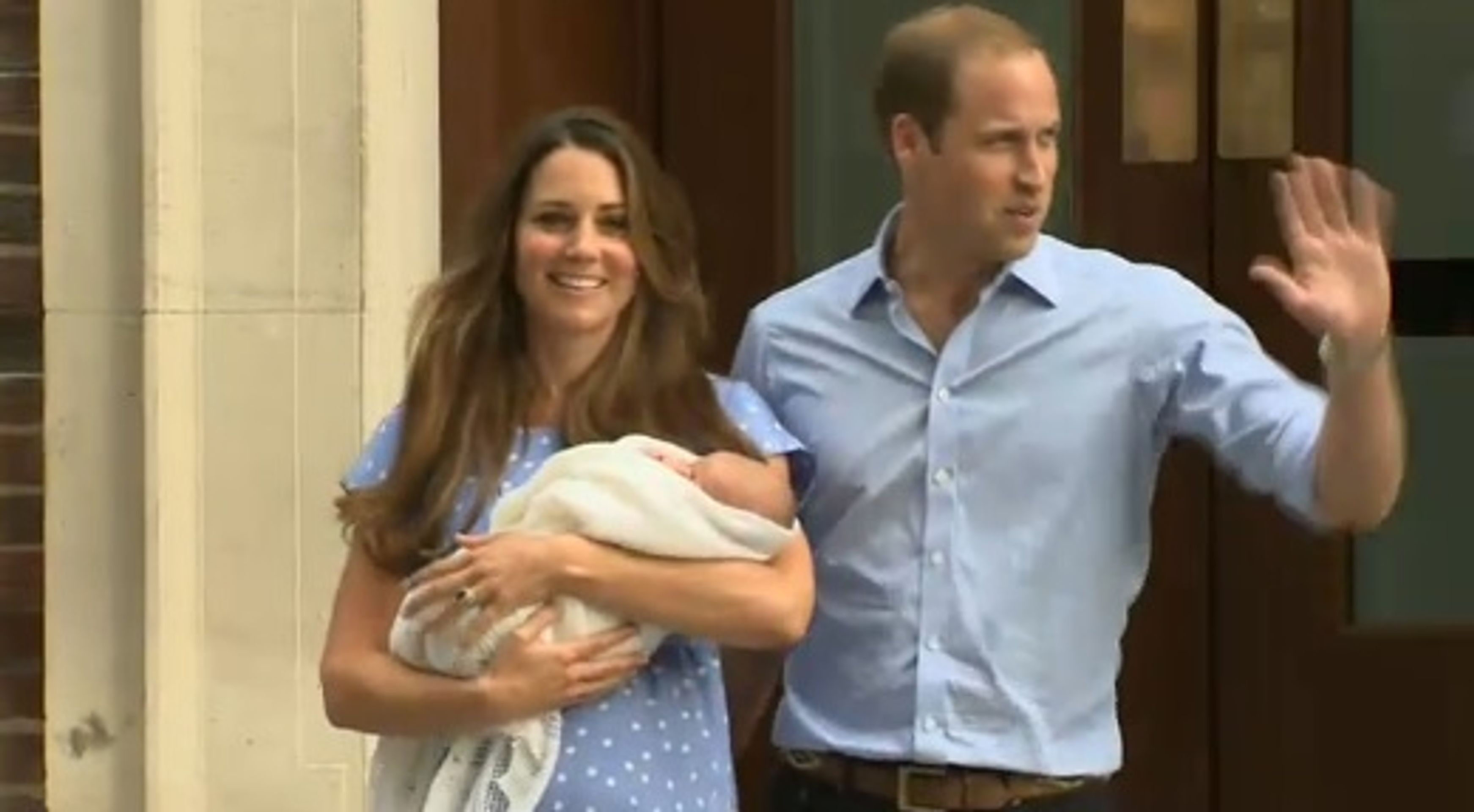Kate a William ukázali prince z Cambridge - 6 - GALERIE: Kate a William ukázali dědice trůnu světu (7/24)