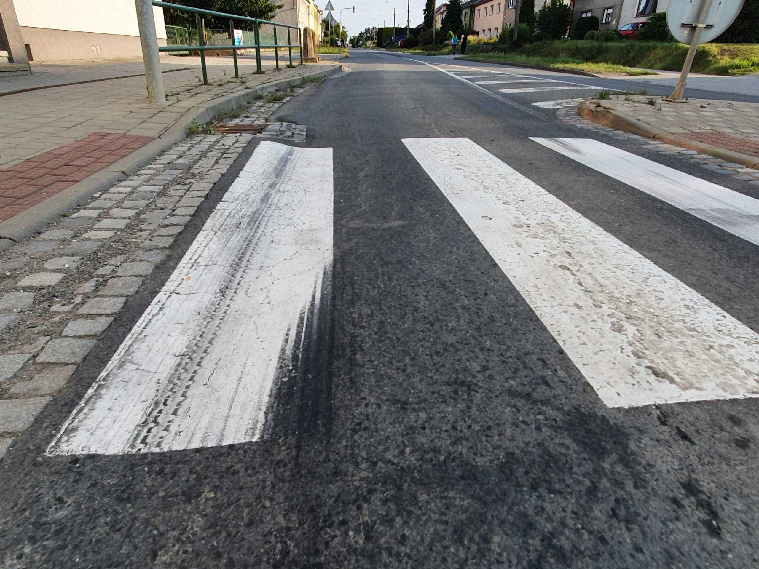 Kamiony Kožušany-Tážaly - 13 - GALERIE: Kamiony obtěžují obyvatele moravské obce (4/6)