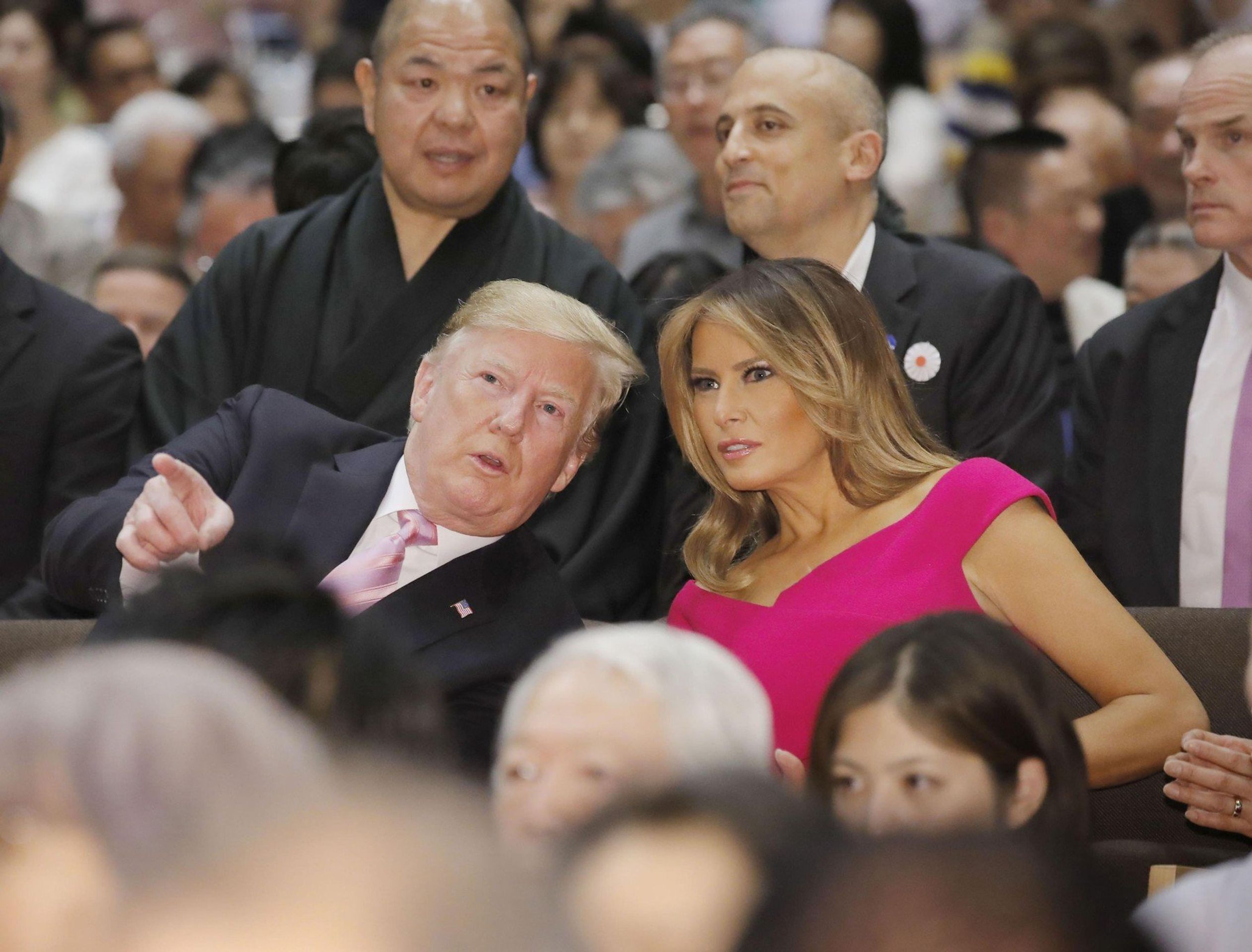 Trumpovi vyrazili v Japonsku na sumo - 1 - GALERIE: Trumpovi na sumo (3/3)