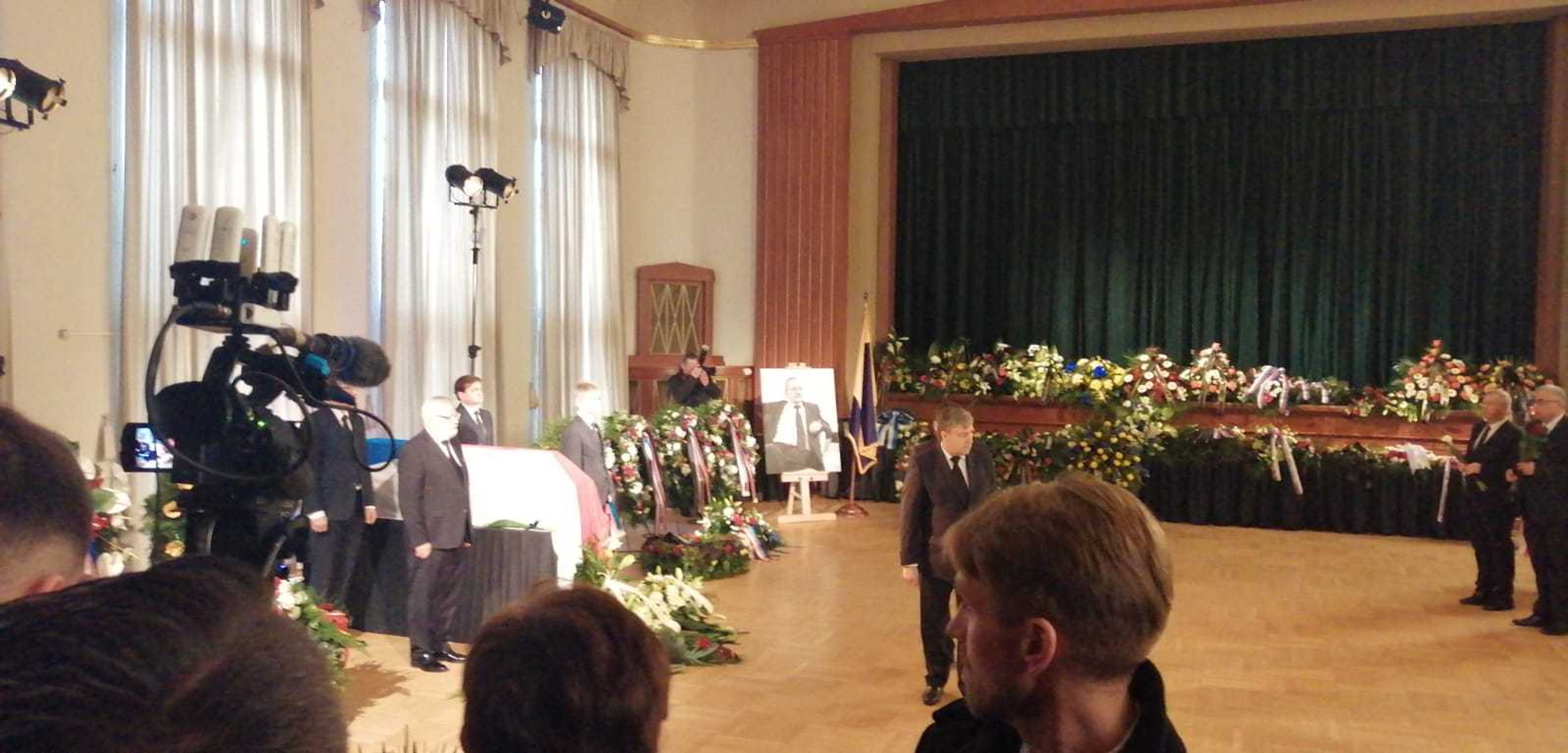 Rozloučení se zesnulým Kuberou - 7 - GALERIE: Rozloučení s Jaroslavem Kuberou (12/12)