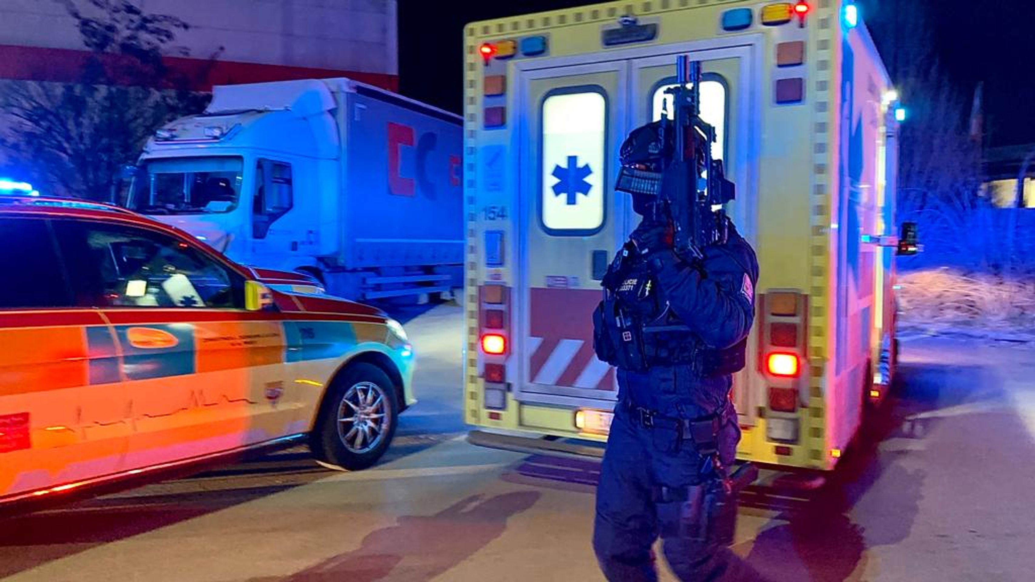 Policie postřelila agresivní muže v Praze - Zásah v Praze (5/8)