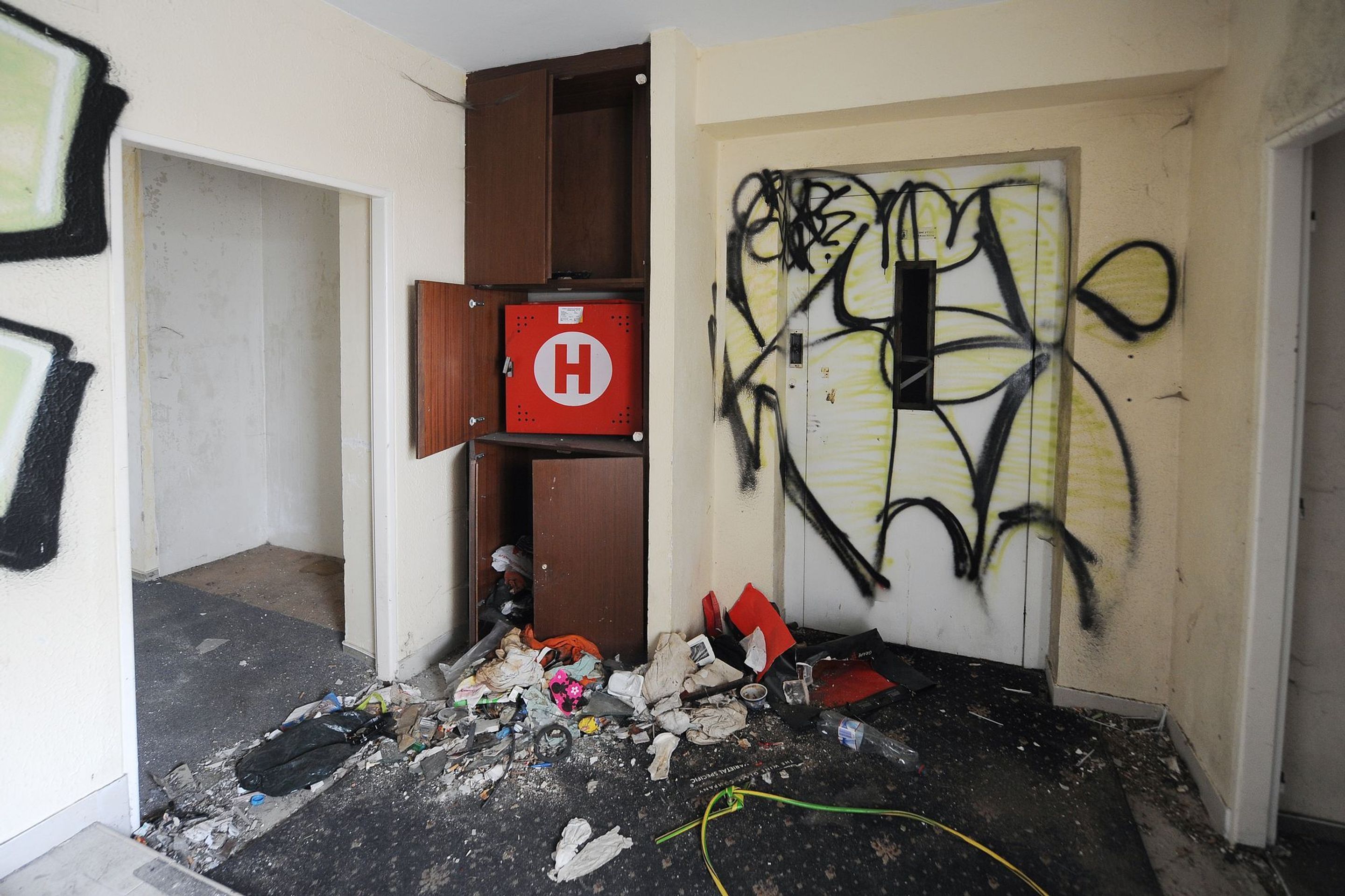 Opuštěné budovy - Hotel Vaníček - 18 - GALERIE: Zkrachovalý Hotel Vaníček (3/20)