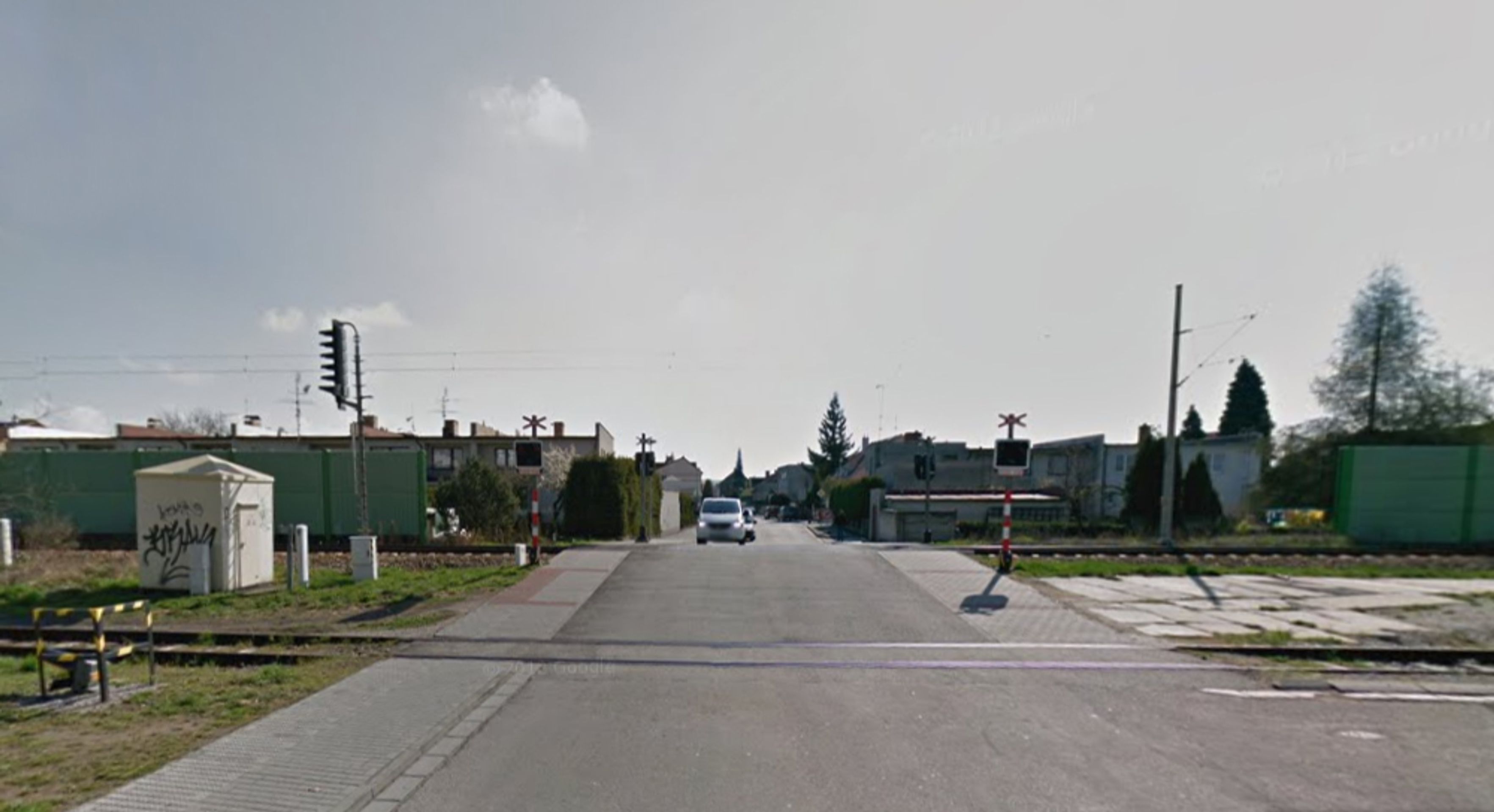 Nebezpečné přejezdy: P 1081, České Budějovice - Horní Dvořiště, Jihočeský kraj - přejezd bez závor, ŘEŠENÍ: se závorami. DŮVOD: Rizikový přejezd v ČB, ulice J. Buděšínského zabezpečený PZS bez závor, požadavek na doplnění závor, dle plánu výluk PZZ v roce - GALERIE: Nebezpečné přejezdy - Jihočeský kraj (5/18)