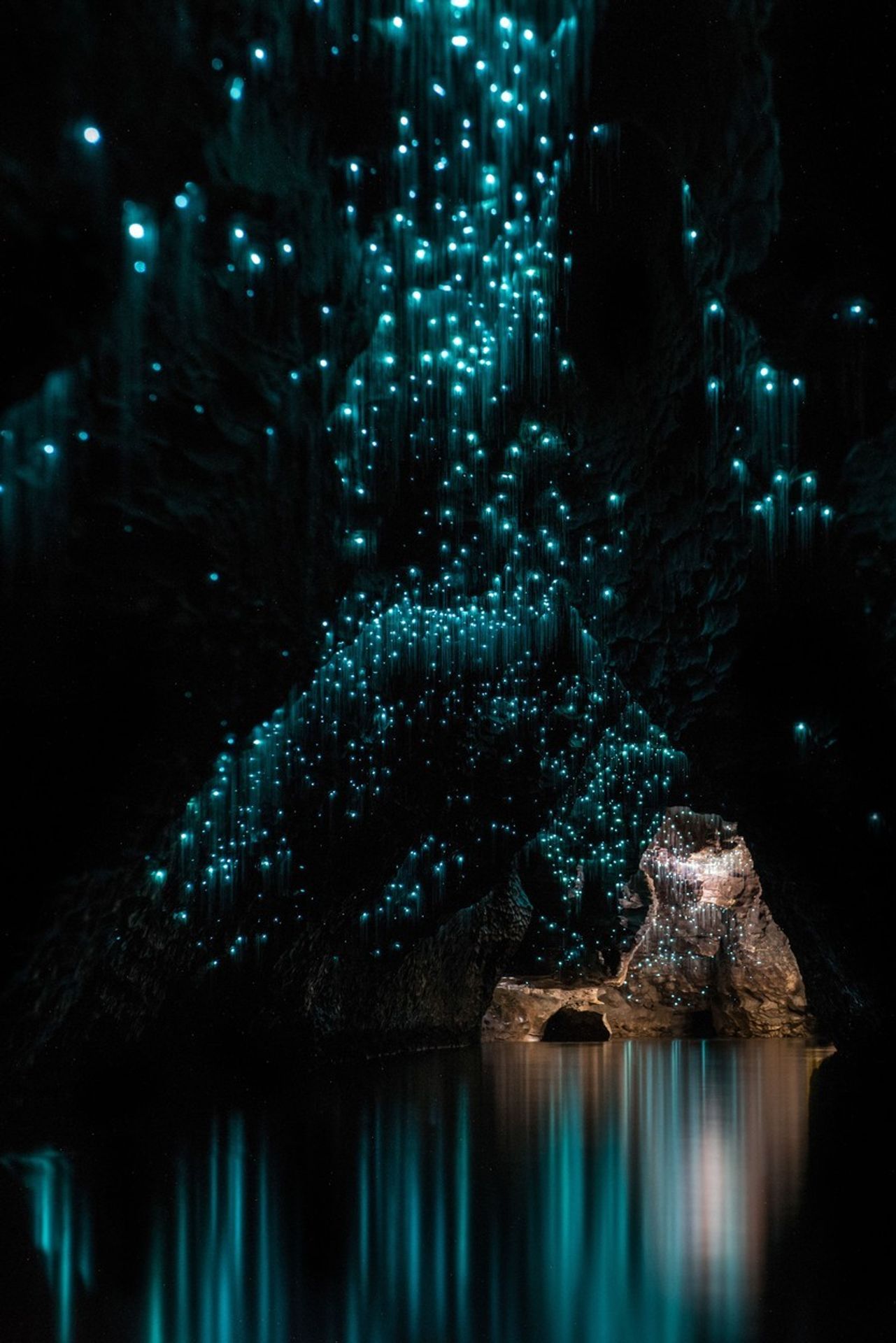 Nejkrásnější místa světa - Jeskyně světlušek, Waitomo, Nový Zéland - GALERIE: Nejkrásnější místa světa (6/15)