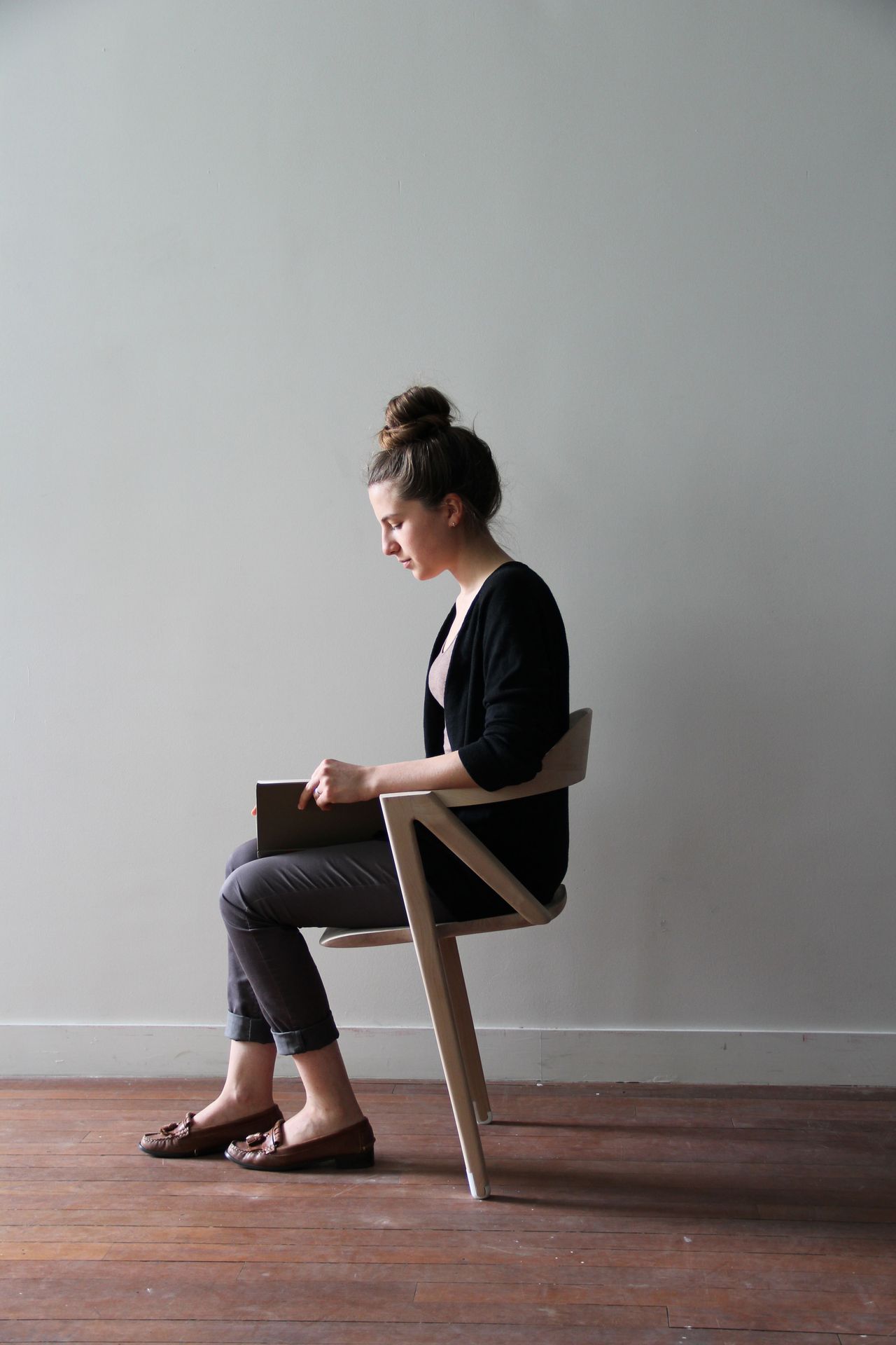 Speciální designová židle - 5 - GALERIE: Snesitelně nepohodlná židle vás donutí být aktivní (5/5)