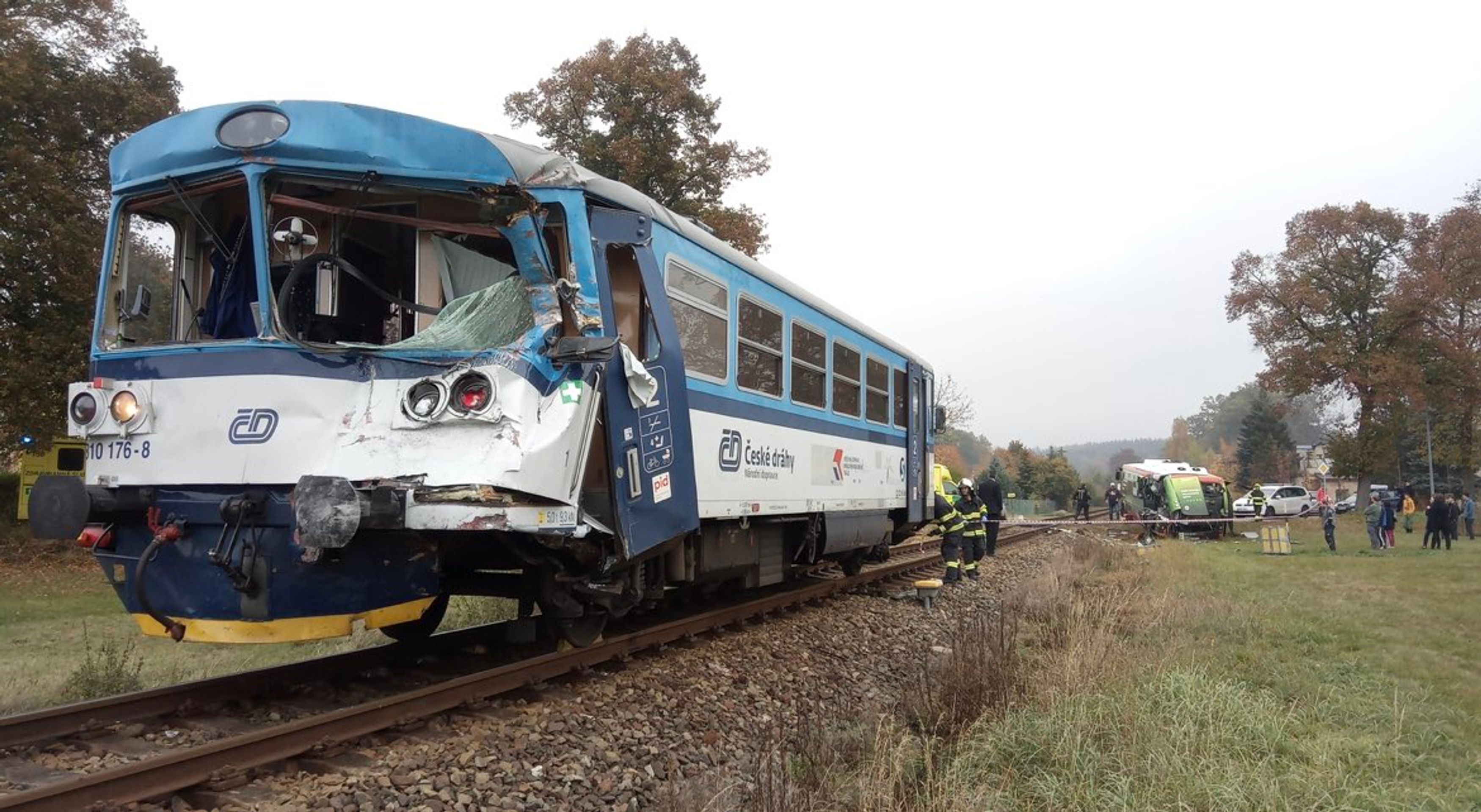 Srážka vlaku s autobusem ve Vrchlabí - Srážka vlaku s autobusem ve Vrchlabí (2/4)