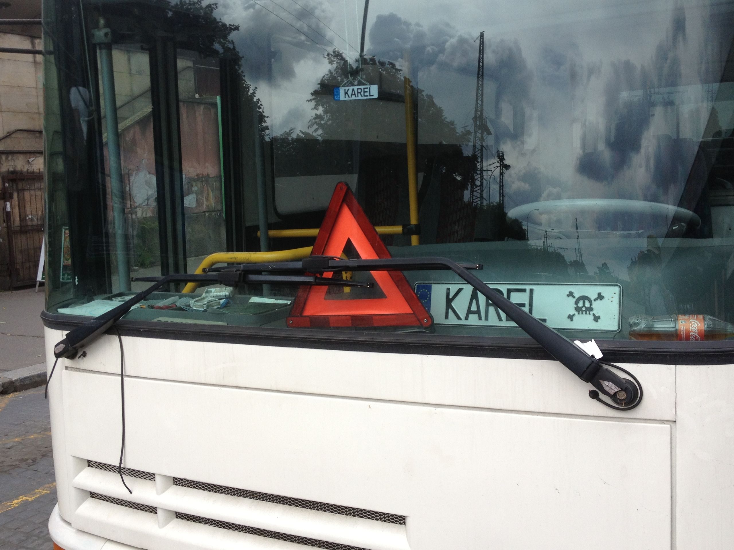 Odstavený autobus - Smíchov - 3 - GALERIE: Odstavený autobus na Smíchově (4/6)