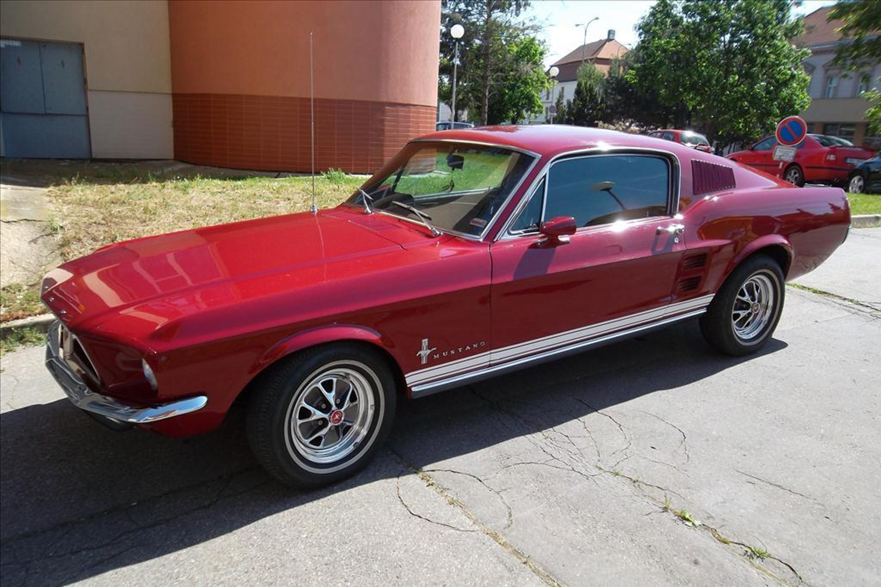 Mustang - 7 - GALARIE: Finanční úřad draží Ford Mustang z roku 1967 (6/6)