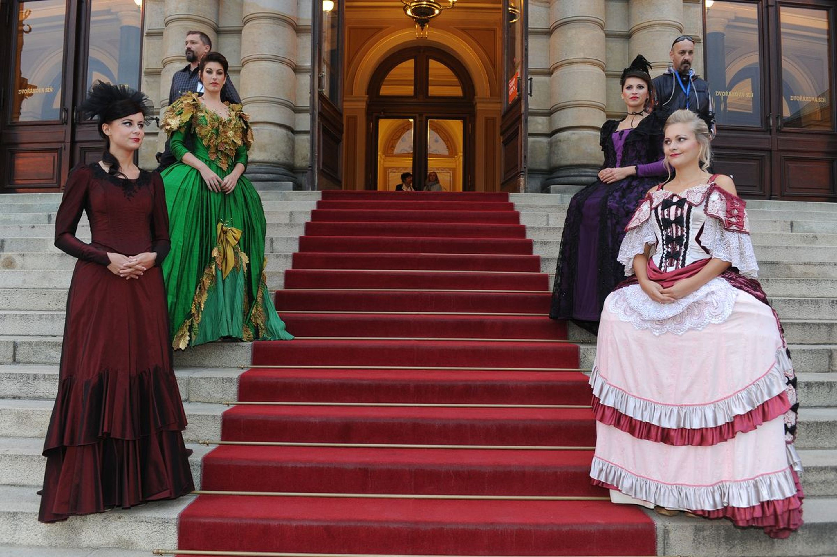 Premiéra filmu Donšajni - GALERIE: Donšajni ozářili pražské Rudolfinum. Podívejte se, kdo všechno přišel (2/27)
