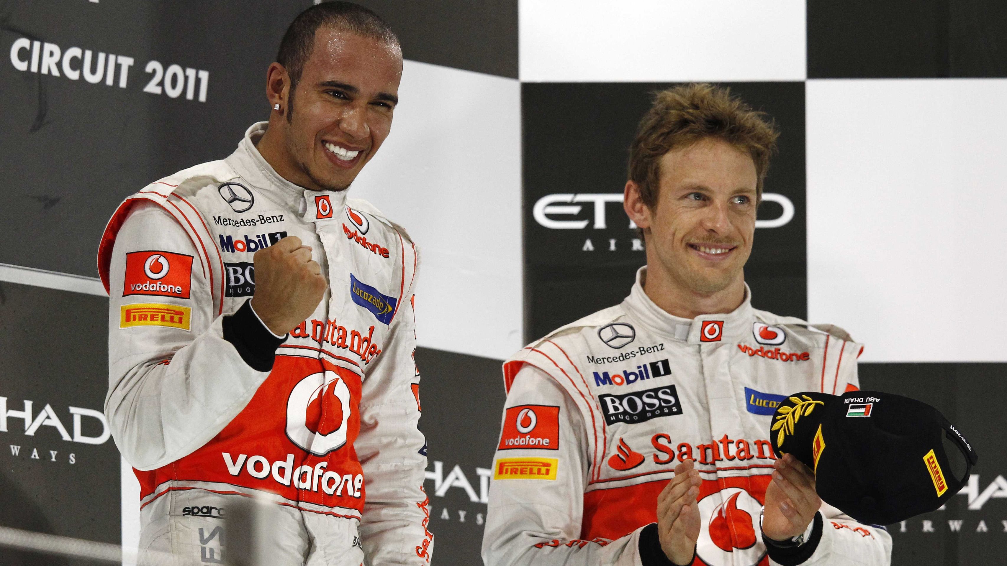 Lewis Hamilton a Jenson Button - GALERIE: Lewis Hamilton a jeho pes (6/11)
