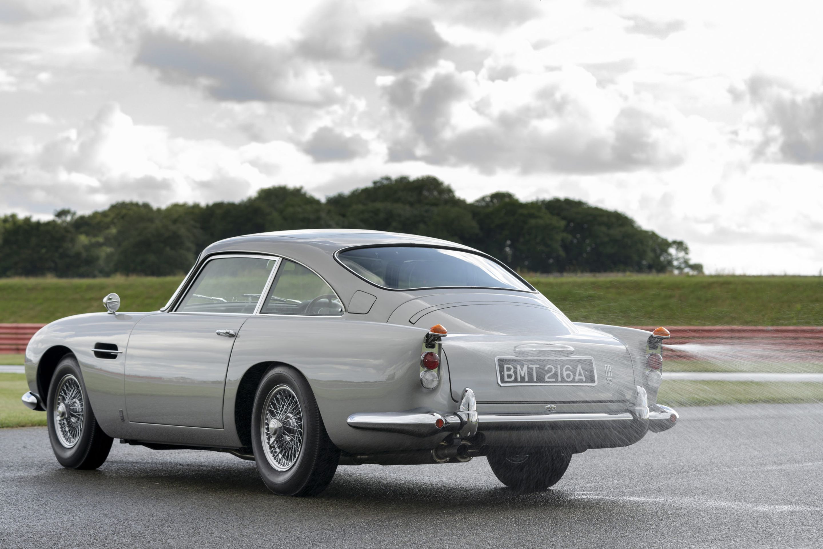 Aston Martin DB5 podle Jamese Bonda - 68 - Fotogalerie: Prohlédněte si výzbroj Aston Martin DB5 podle Jamese Bonda (3/32)
