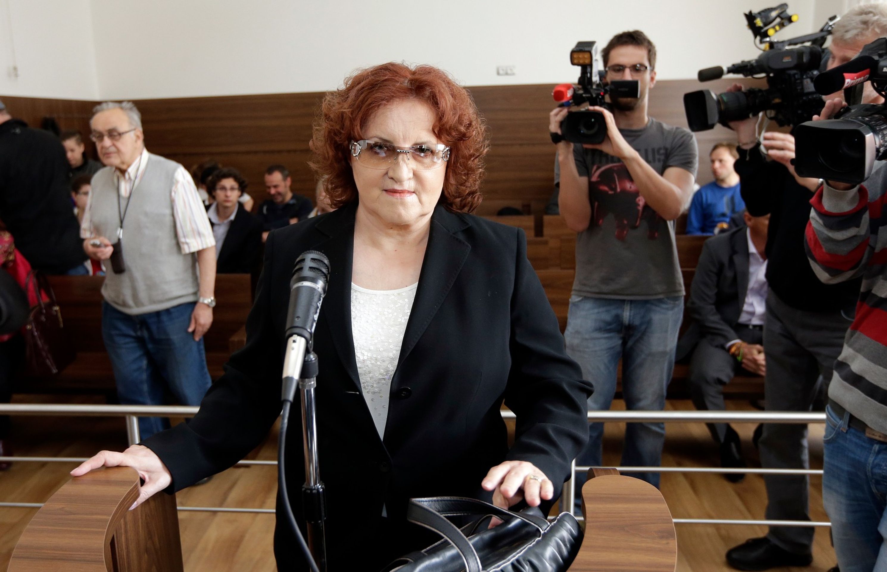 Vlasta Parkanová u soudu - Vlasta Parkanová (1/7)