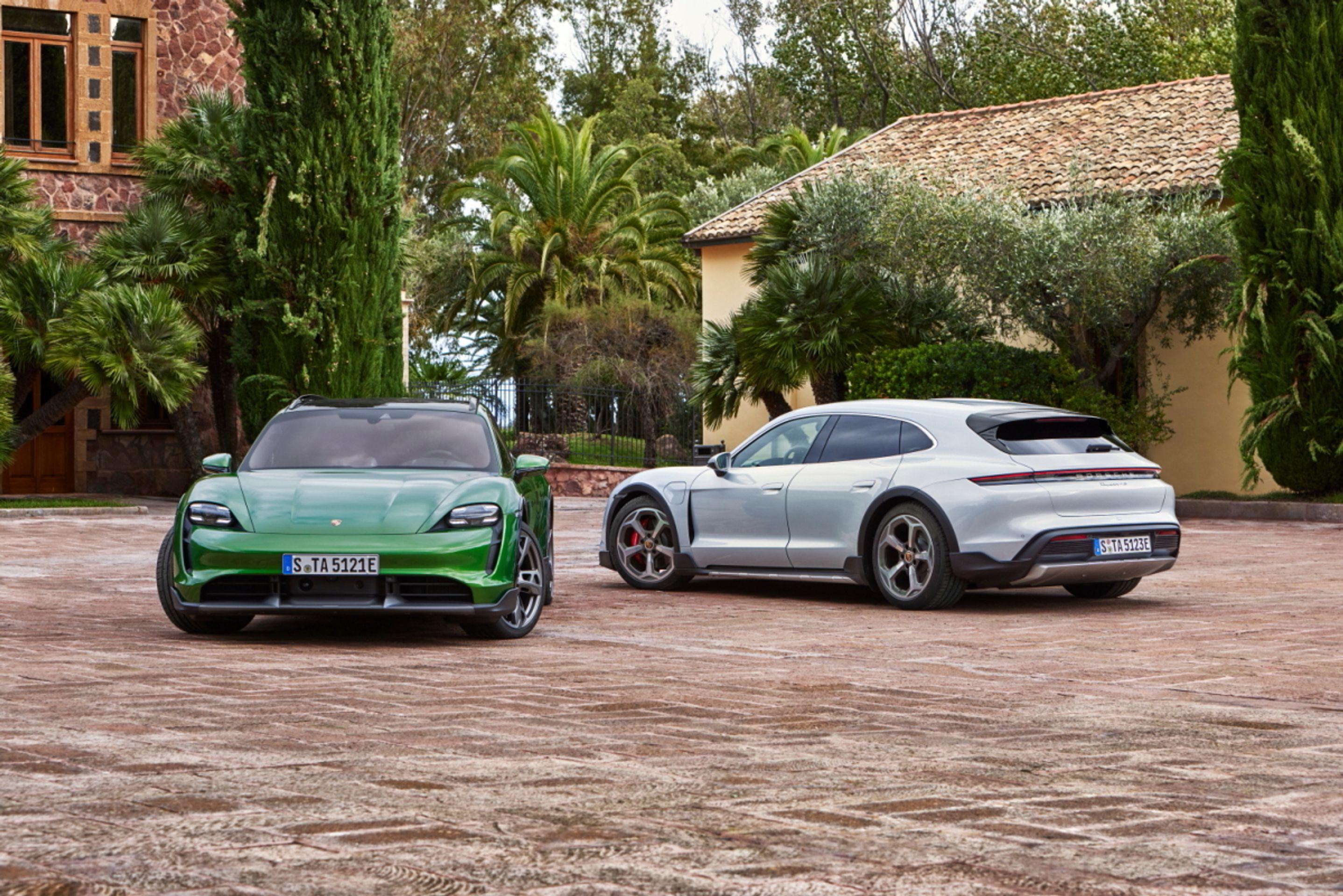 Porsche Taycan Cross Turismo - 3 - Fotogalerie: První elektrický kombík - Porsche Taycan Cross Turismo (1/19)