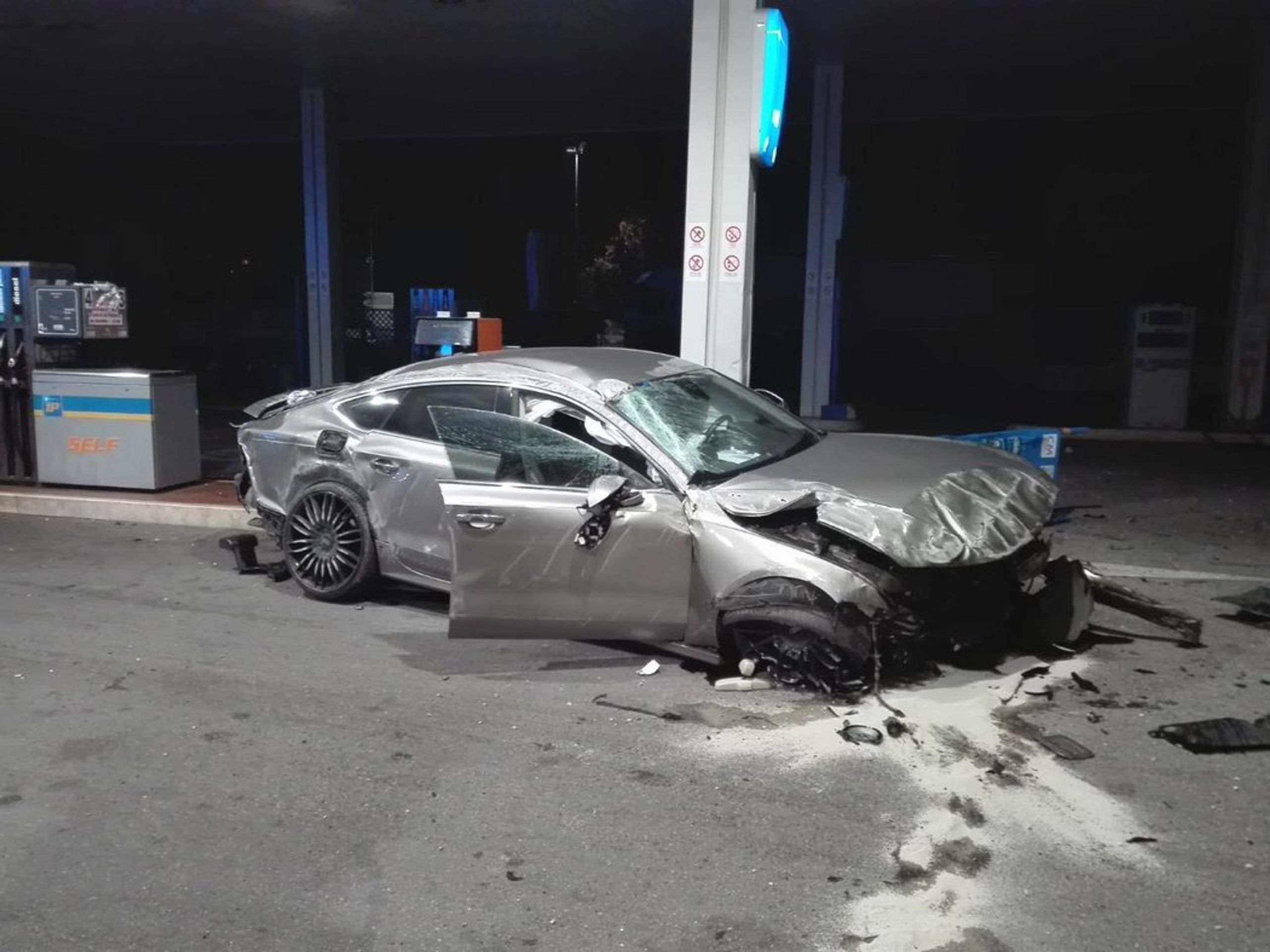 Aleš Matějů naboural auto - GALERIE: Fotbalista Aleš Matějů měl v Itálii autonehodu (1/6)