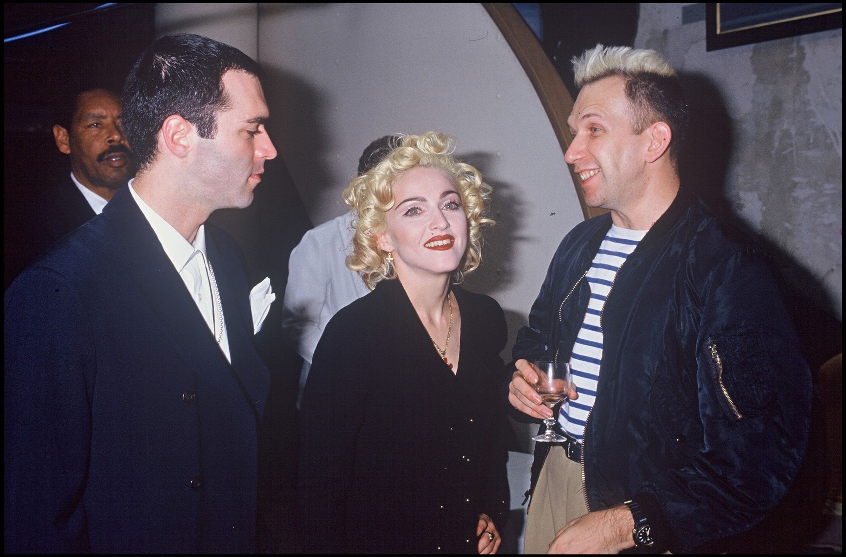 Madonna se svým bratrem Christopherem, 8. 7. 1990 Paříž - Christopher Ciccone (3/4)