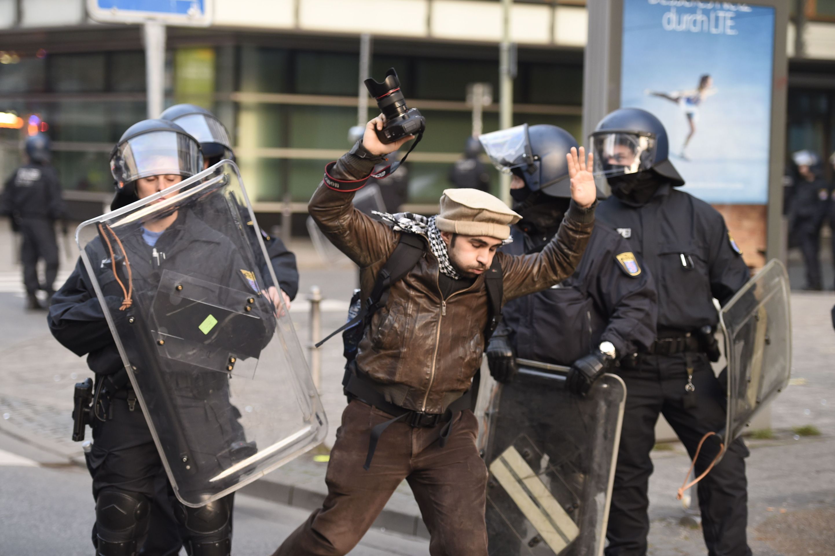 Demonstrace proti Evropské centrální bance ve Frankfurtu - 2 - GALERIE: Demonstrace proti Evropské centrální bance ve Frankfurtu (2/5)