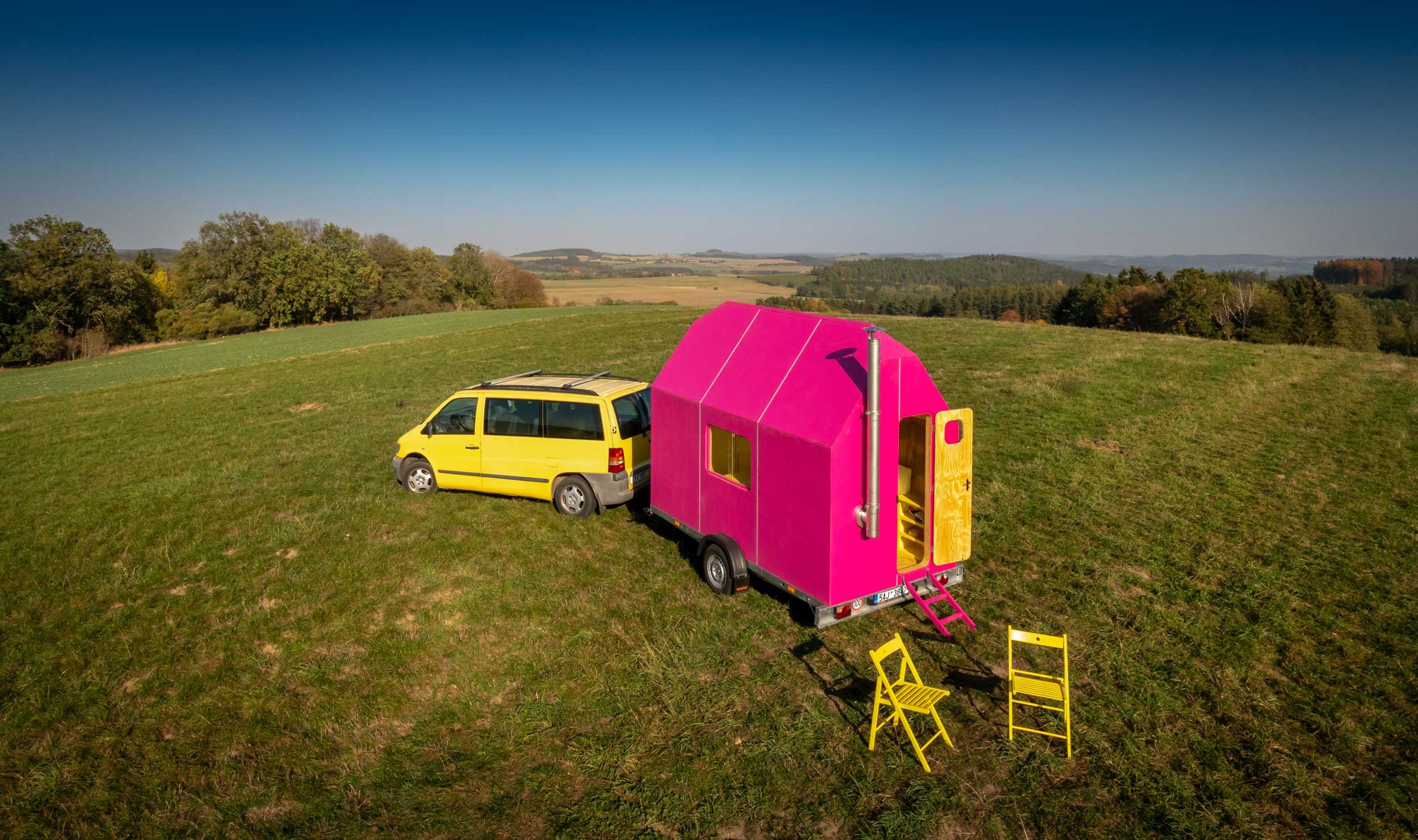 Magenta Tiny House - 4 - GALERIE: Z přívěsu je originální dům (7/7)