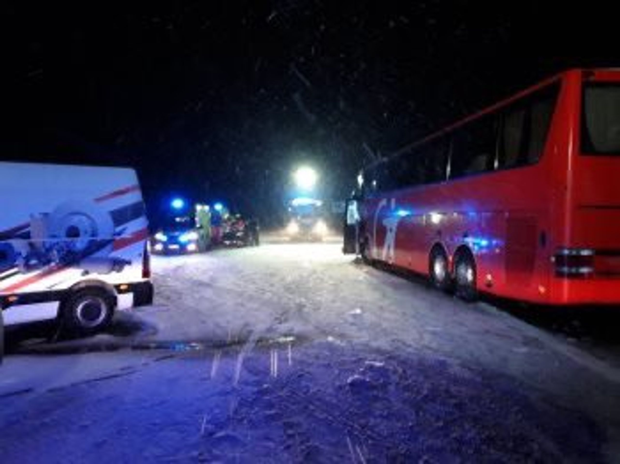 Nehoda na D1 na 309. km (2) - Ledovka komplikuje dopravu (30/30)