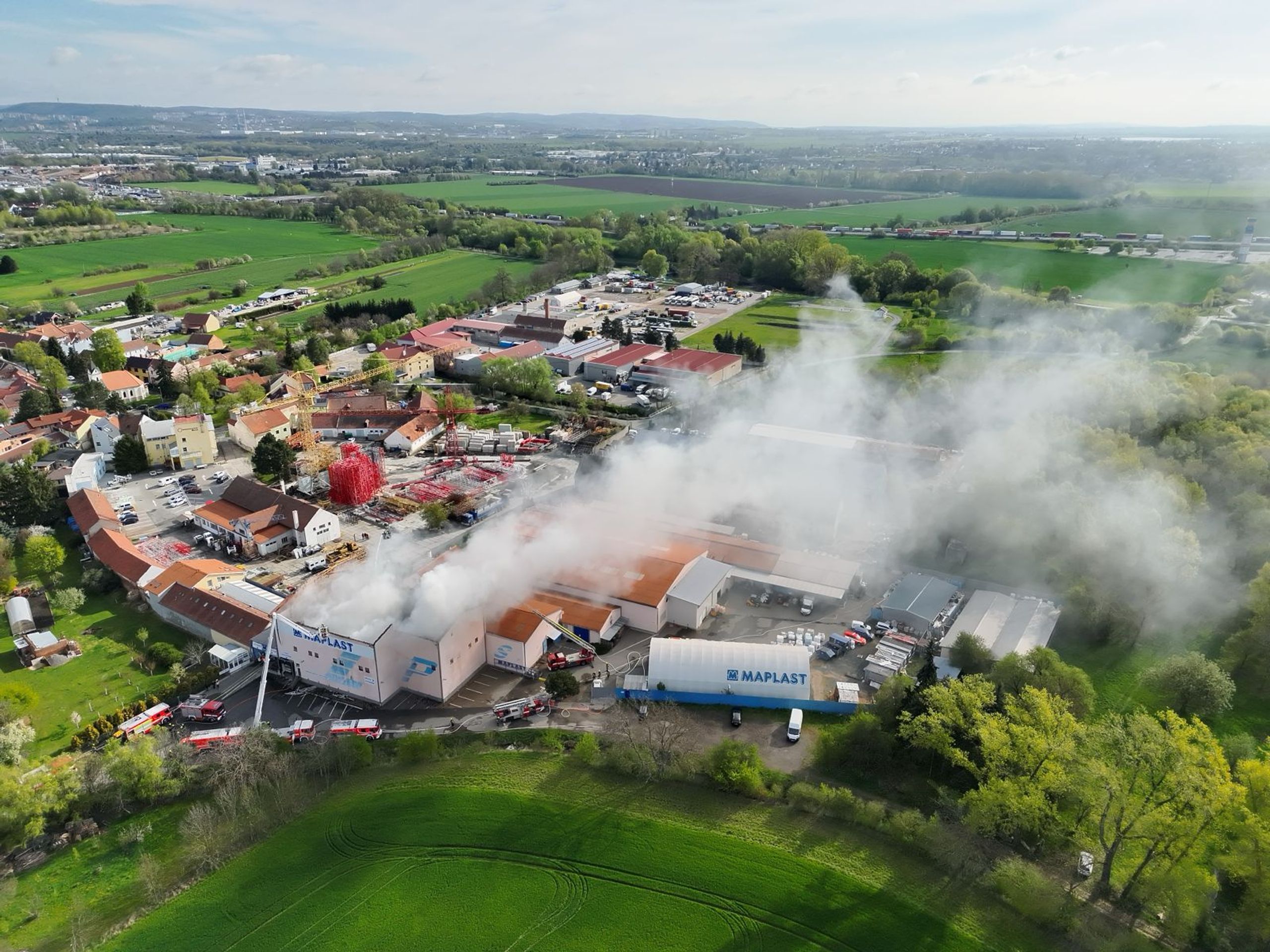 Požár skladu v Brně-Přízřenicích - Požár skladu v Brně-Přízřenicích (6/27)