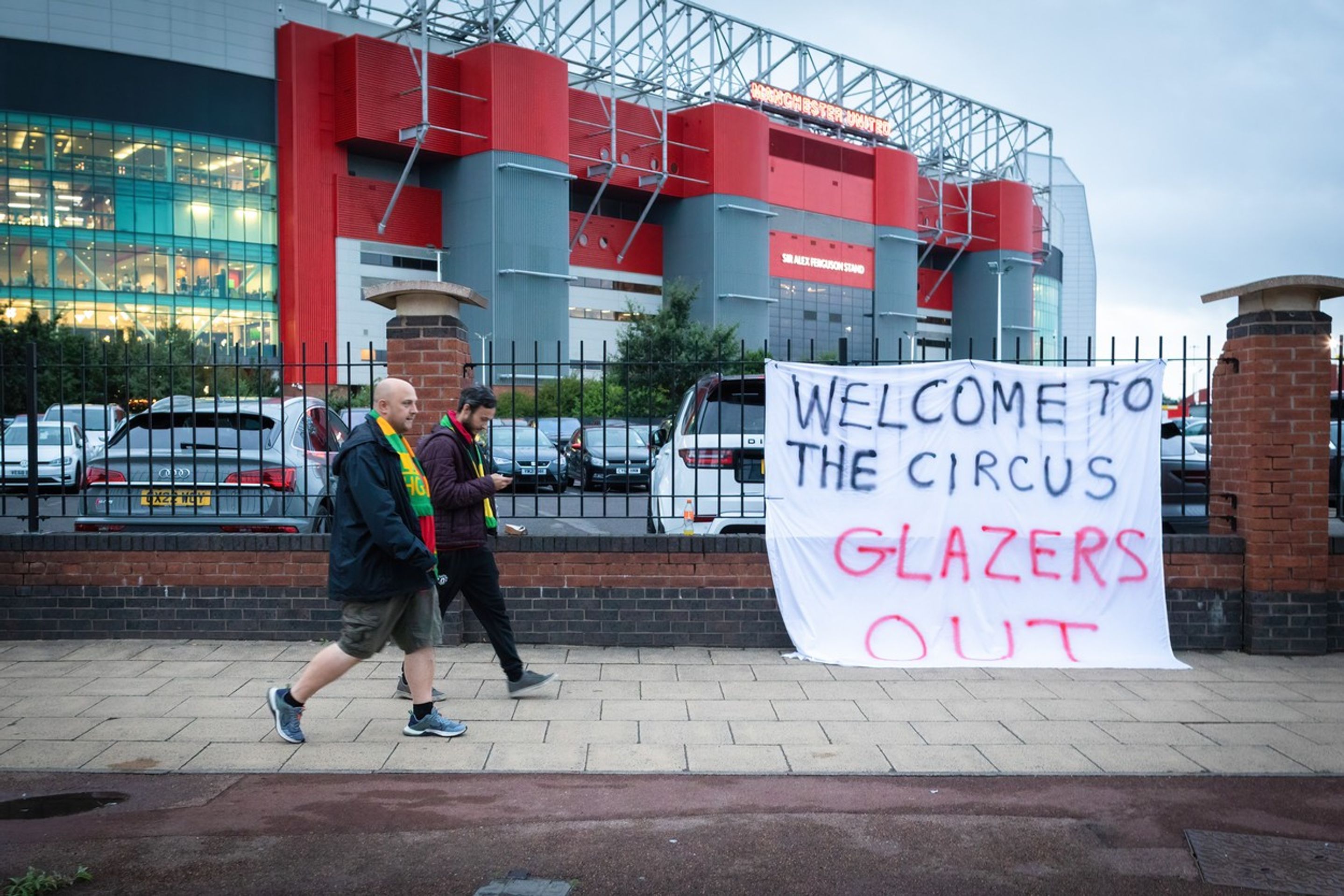 "Vítejte v Cirkusu. Glazerovi ven" - Protesty fanoušků Manchesteru United (5/6)