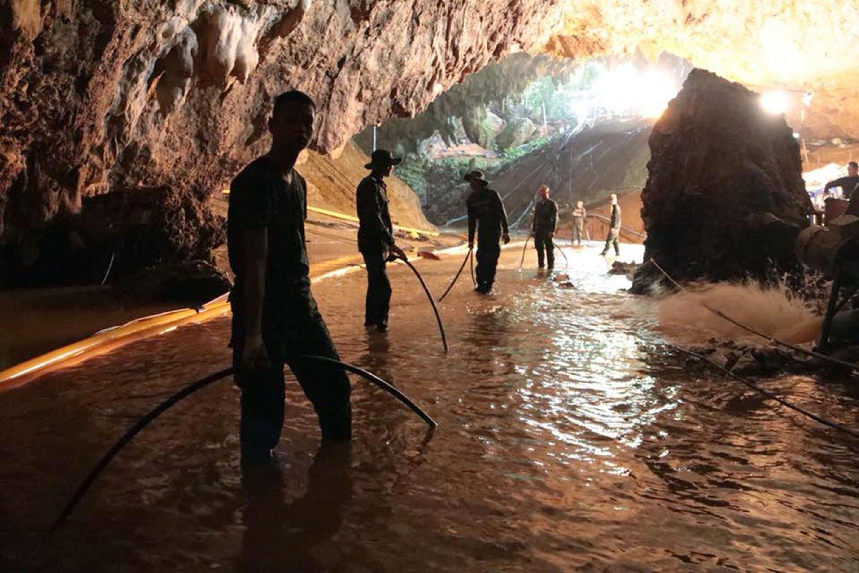 Záchrana děti z jeskyně v Thajsku - GALERIE: Chlapci z thajské jeskyně podstoupí buddhistický obřad (6/7)