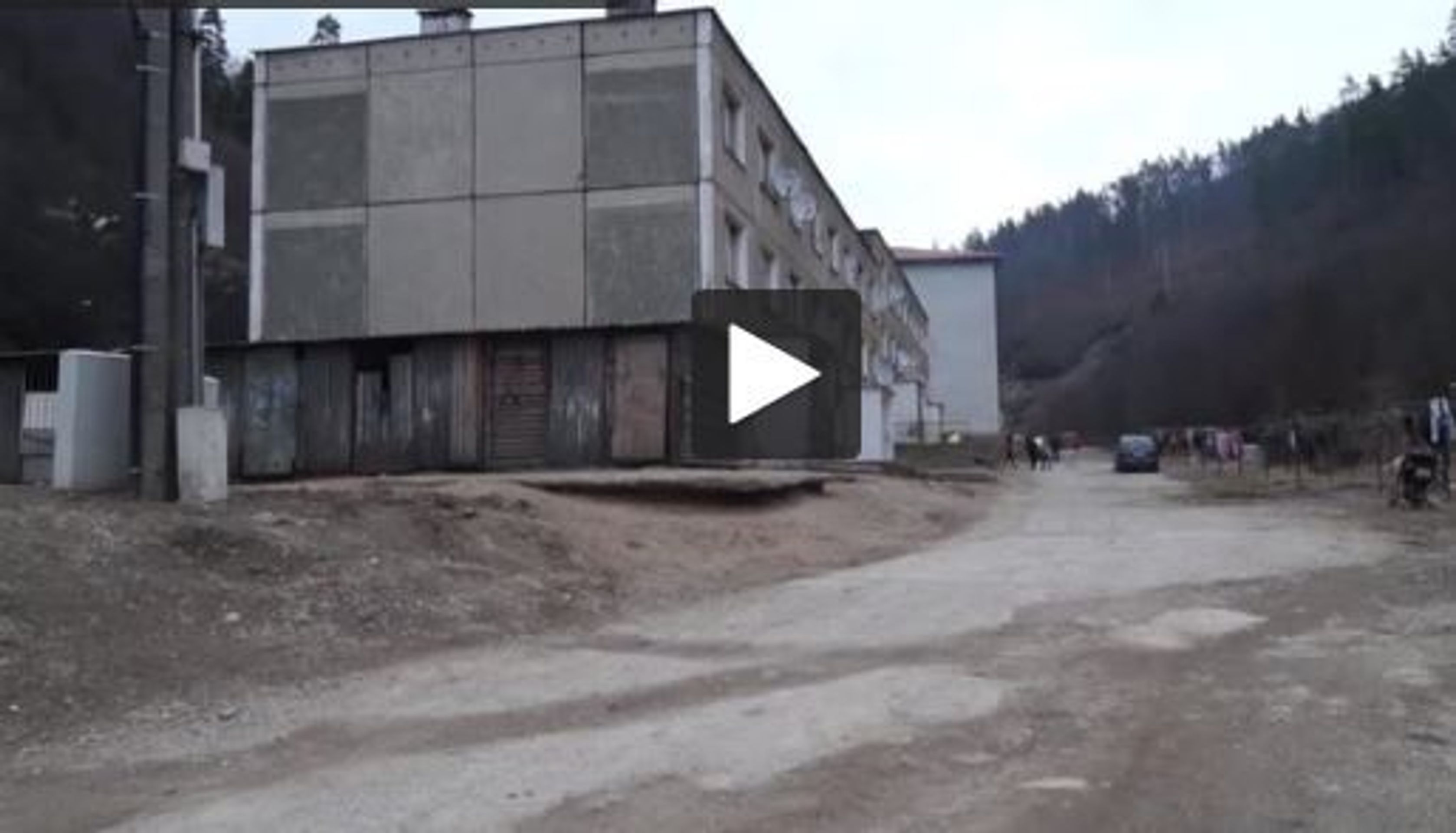 Romskou osadu přestěhovali do bytovky - 9 - GALERIE: Romskou osadu srovnali se zemí (9/9)