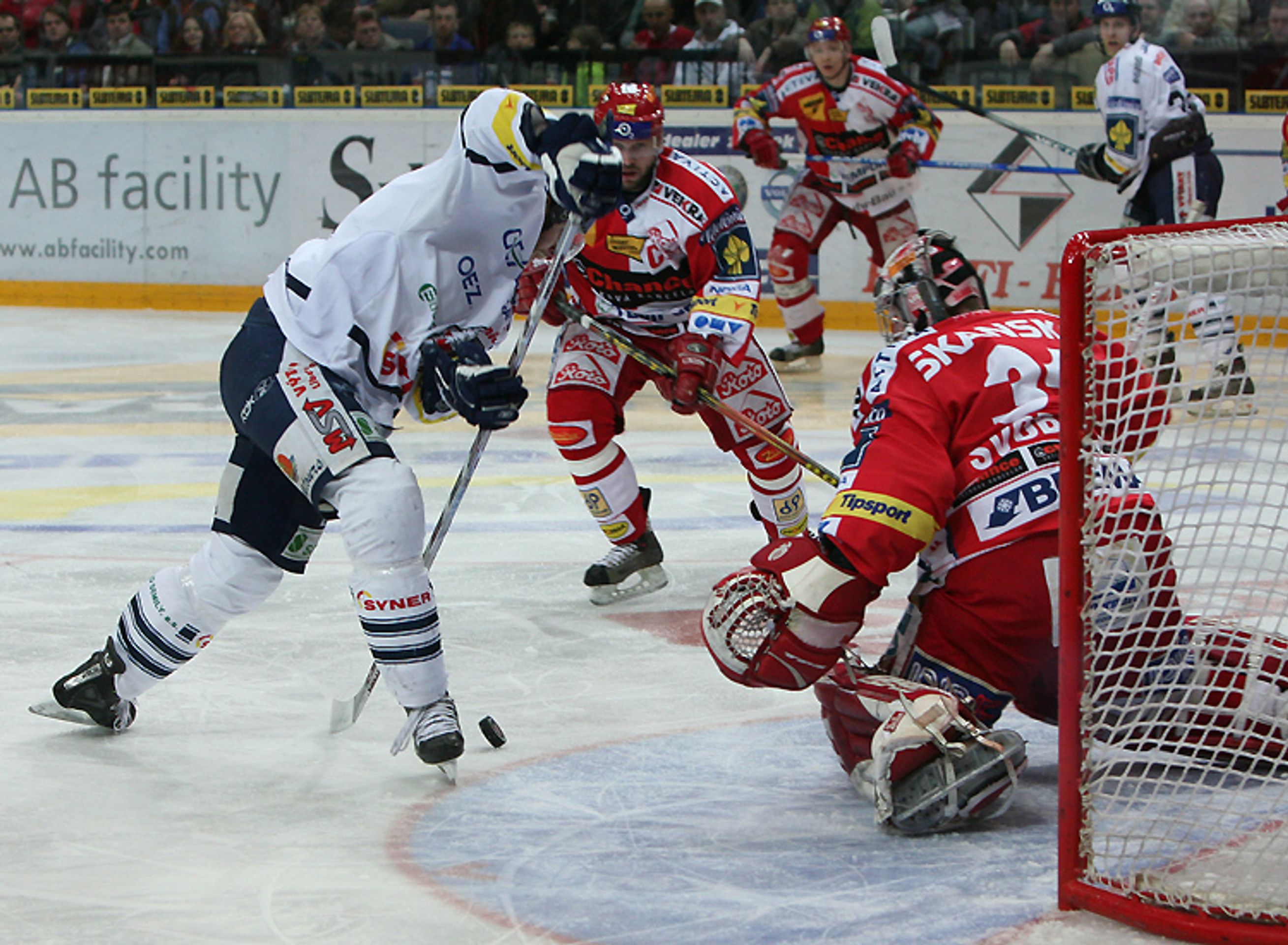 HC Slavia Praha - Bílí Tygři Liberec 5:1  - Video: Slavie je spokojena, vede 3:2 (7/8)