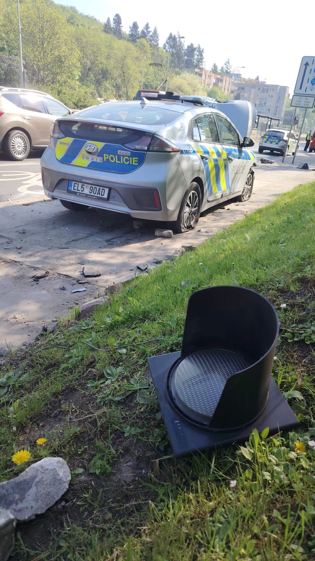 Nehoda policejního auta 1. 5. 2025 - Nehoda policejního auta, 1. 5. 2025 (6/16)