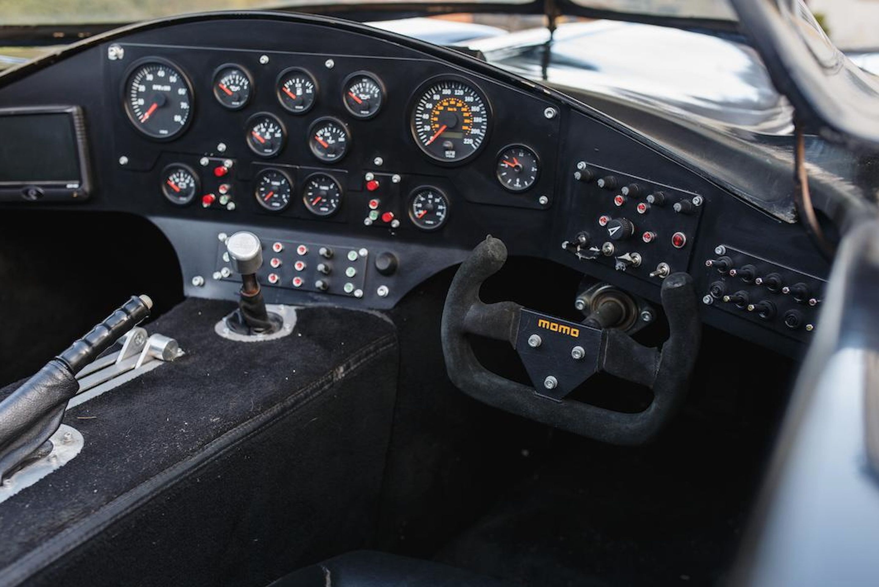 Batmobil je na prodej - 27 - Fotogalerie: Parádní replika ikonického Batmobilu (14/16)