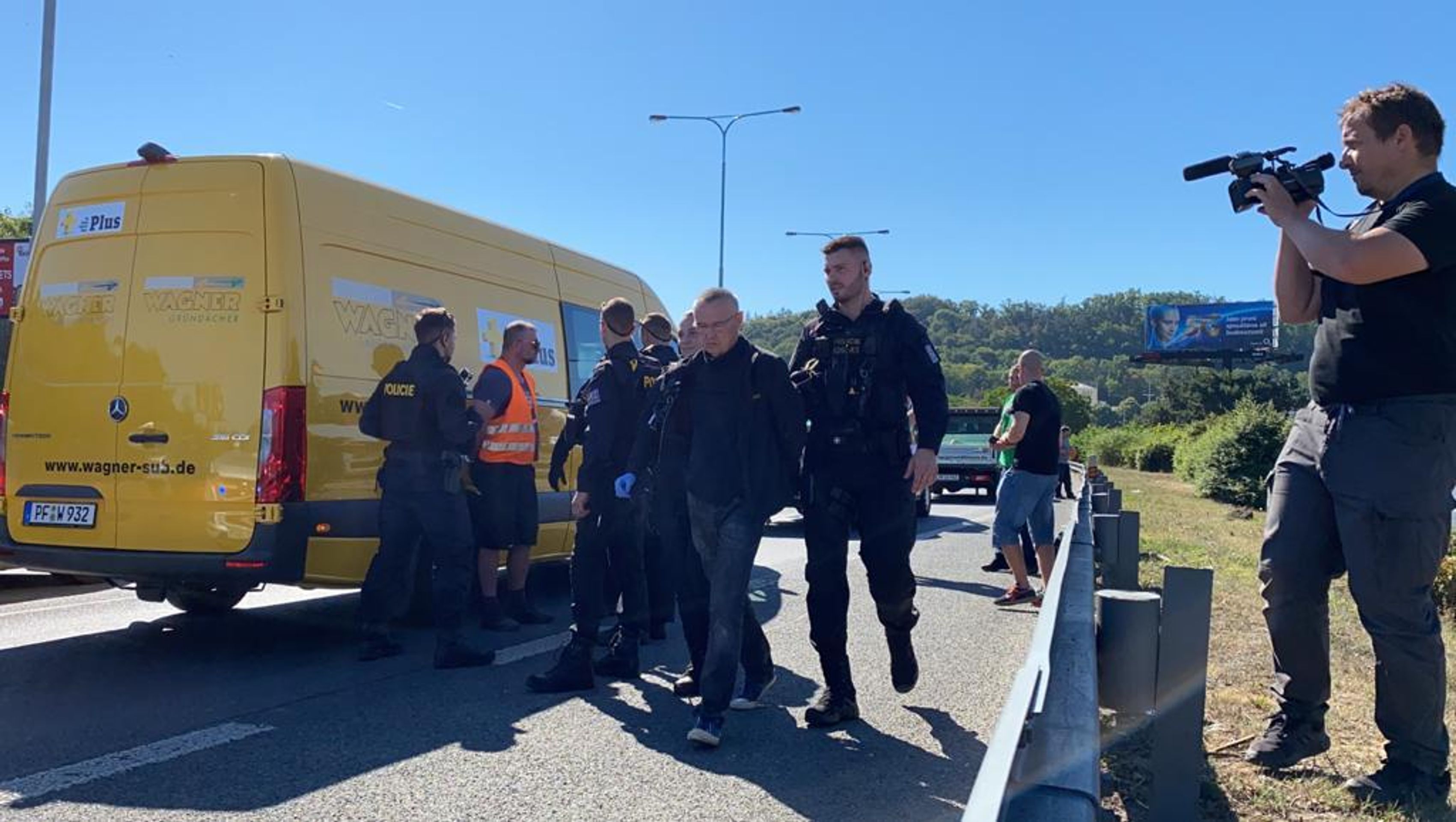 Policisté zadrželi kradené dodávky v Praze - 1 - GALERIE: Policie zadržela kradené dodávky (4/7)