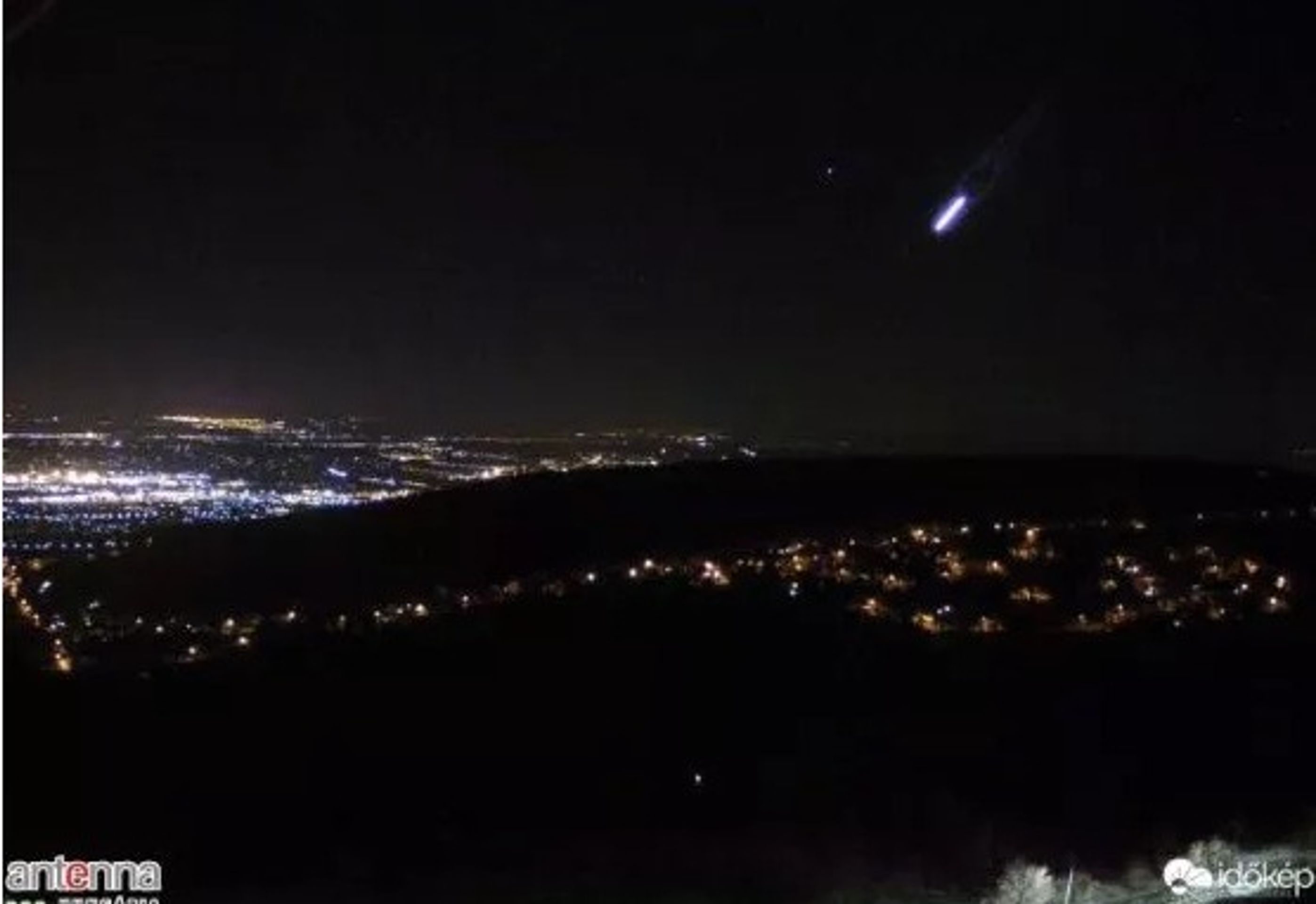 Nad Maďarskem proletěl mateor - 3 - GALERIE: Nad Maďarskem proletěl zářící meteor (3/5)