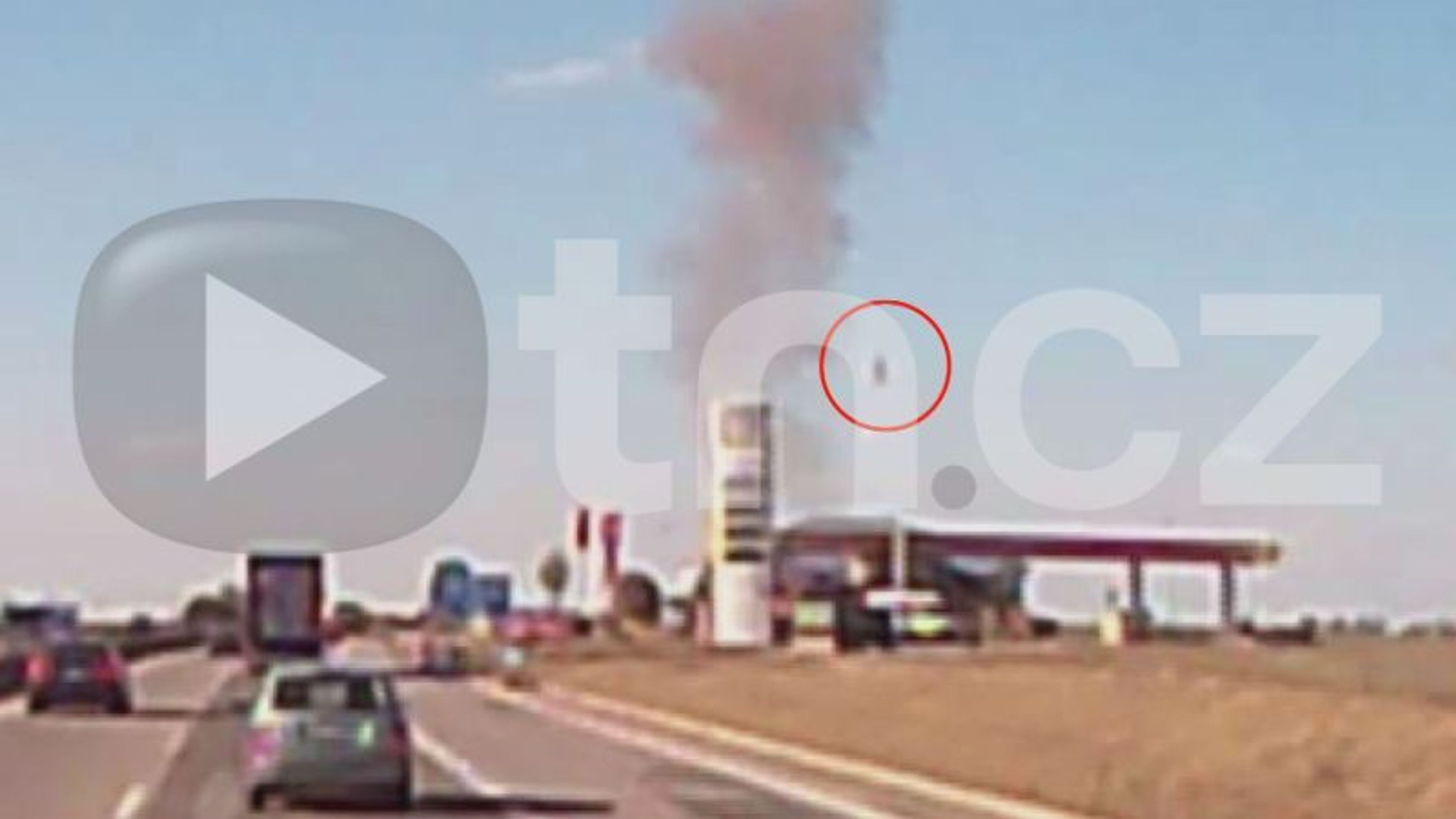 Výbuch čerpací stanice Zdiby 3 - GALERIE: Exploze čerpací stanice ve Zdibech (3/8)