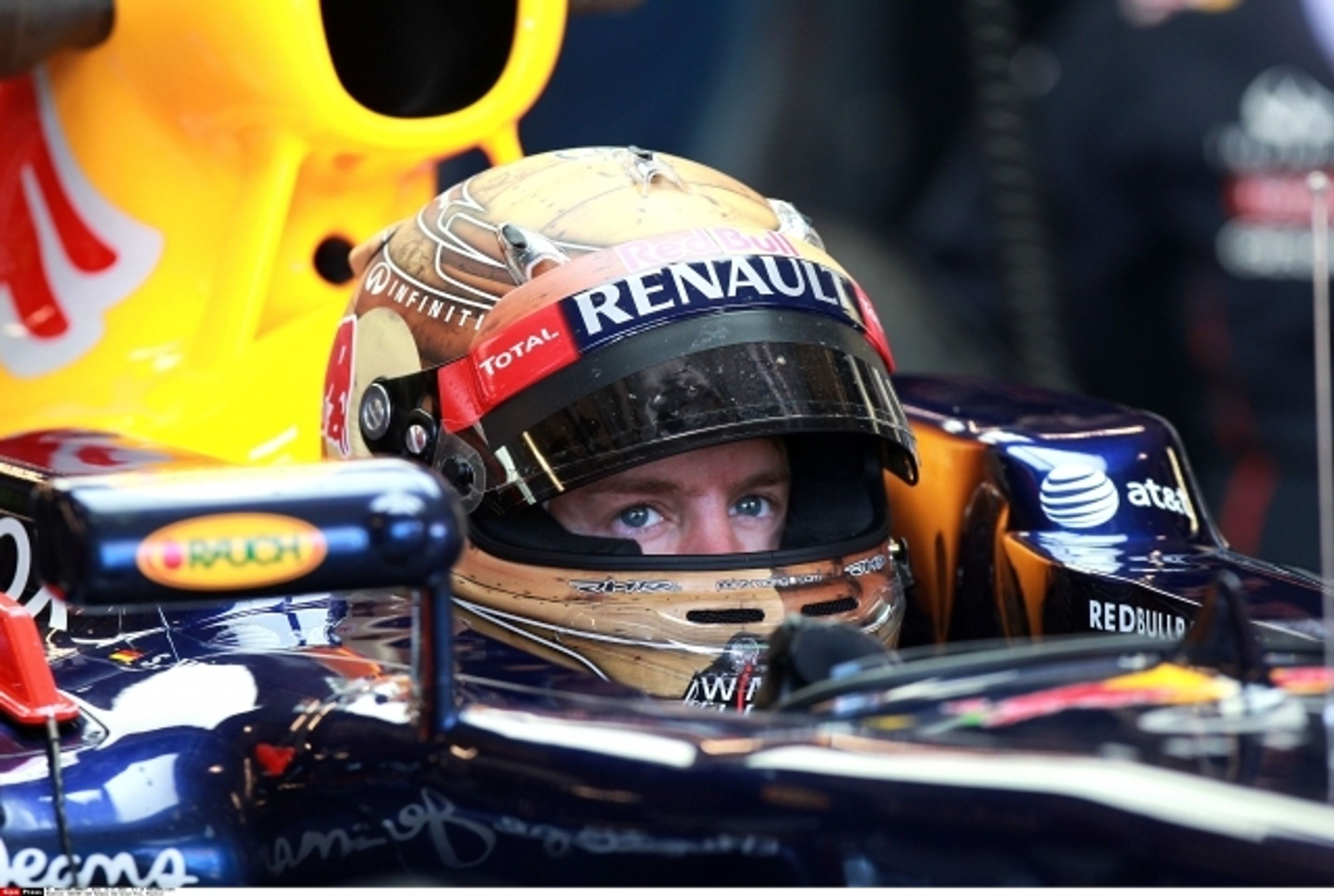 Hamilton a Vettel přilby - 5 - GALERIE: Přilby Lewise Hamiltona a Sebastiana Vettela (6/8)