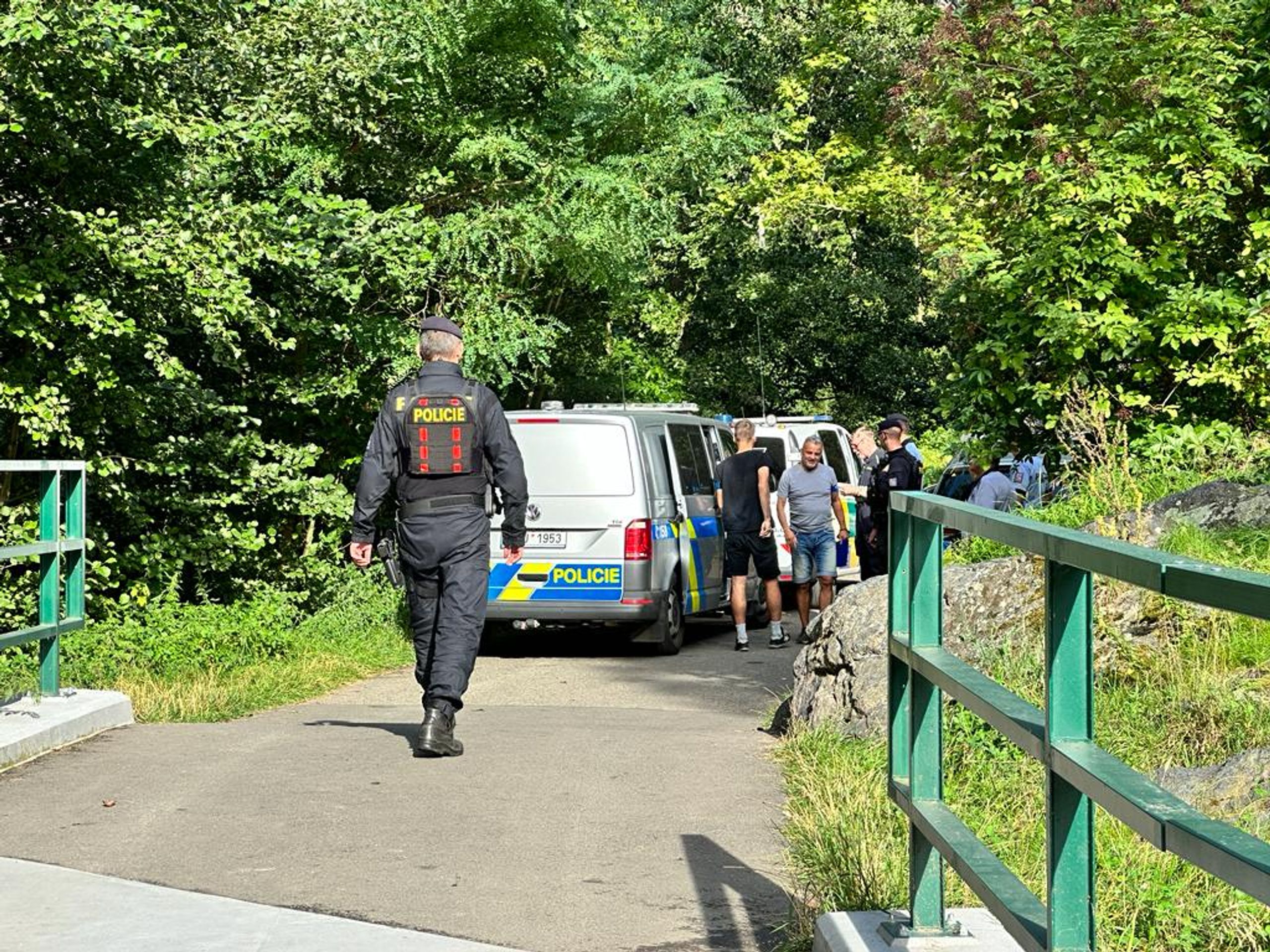 Pád ze skály v Divoké Šárce, 25. 8. 2023 (3) - Pád ze skály v Divoké Šárce (4/6)