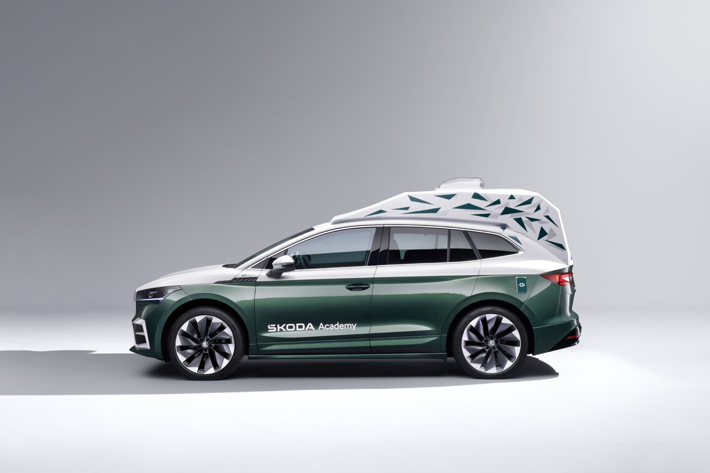 Studentský vůz Škoda Roadiaq - Odvážný studentský koncept obytného elektromobilu Škoda Roadiaq (7/21)