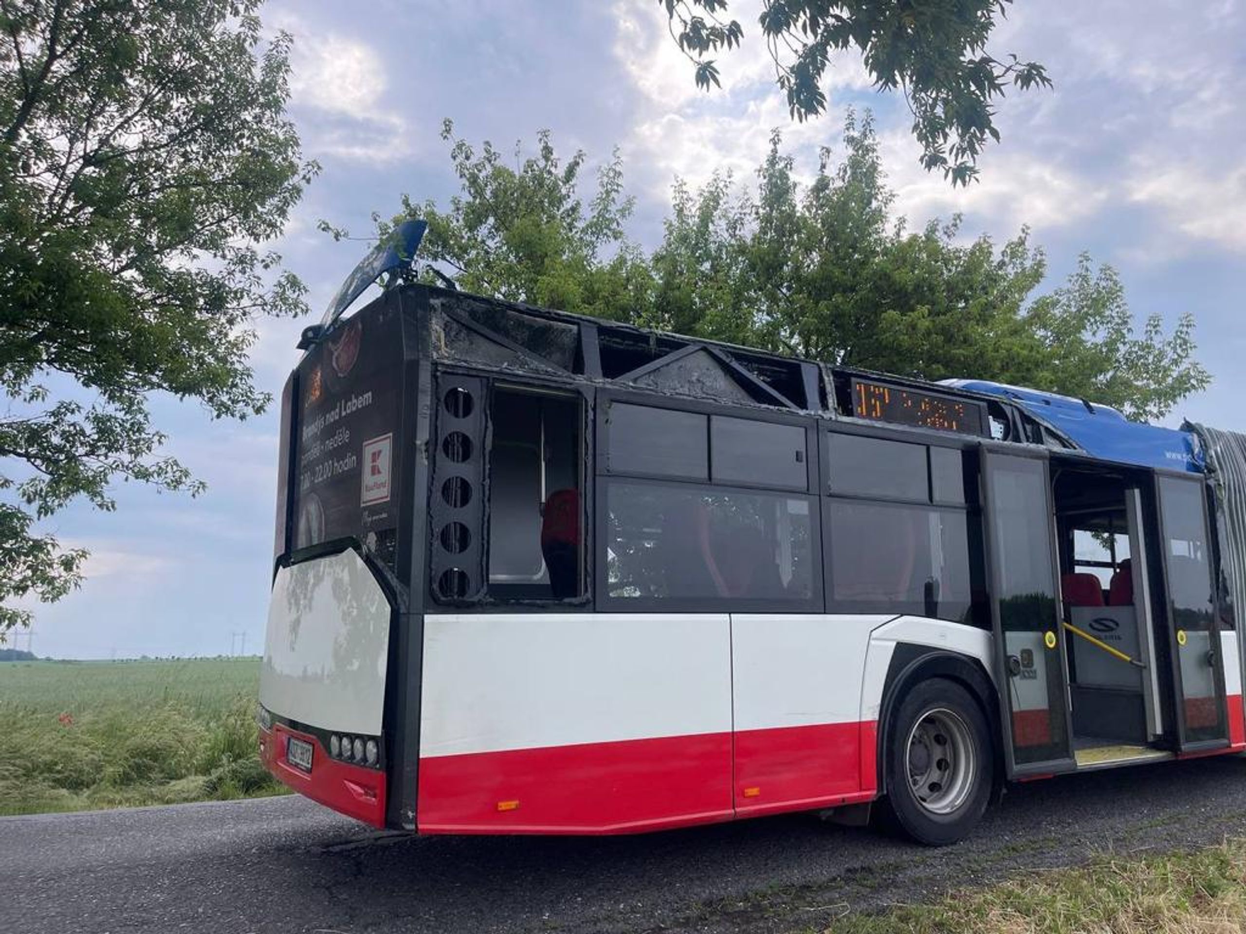 Nehoda autobusu v Dřevčicích - Nehoda autobusu v Dřevčicích (6/9)