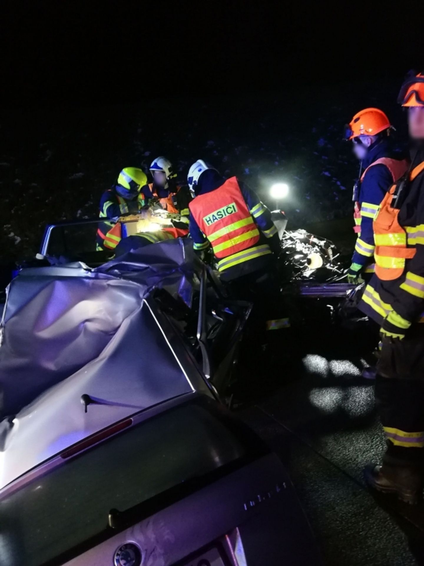 Nehoda na dálnici D2 - 2 - GALERIE: Na dálnici D2 se srazilo auto s kamionem (3/3)