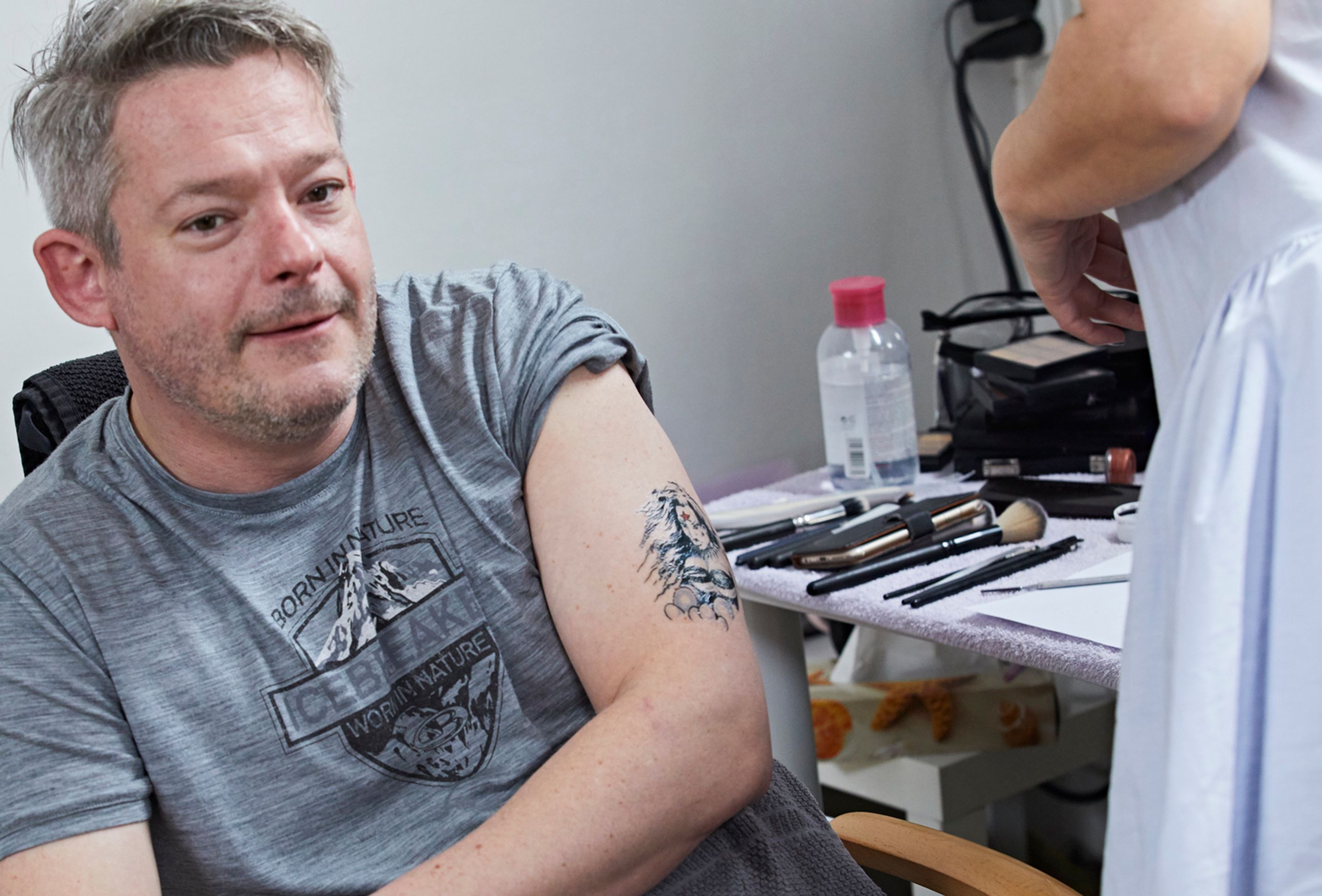 TVOJE TVÁŘ MÁ ZNÁMÝ HLAS: maskérna - 4 - GALERIE: TVOJE TVÁŘ MÁ ZNÁMÝ HLAS: v maskérně (4/15)
