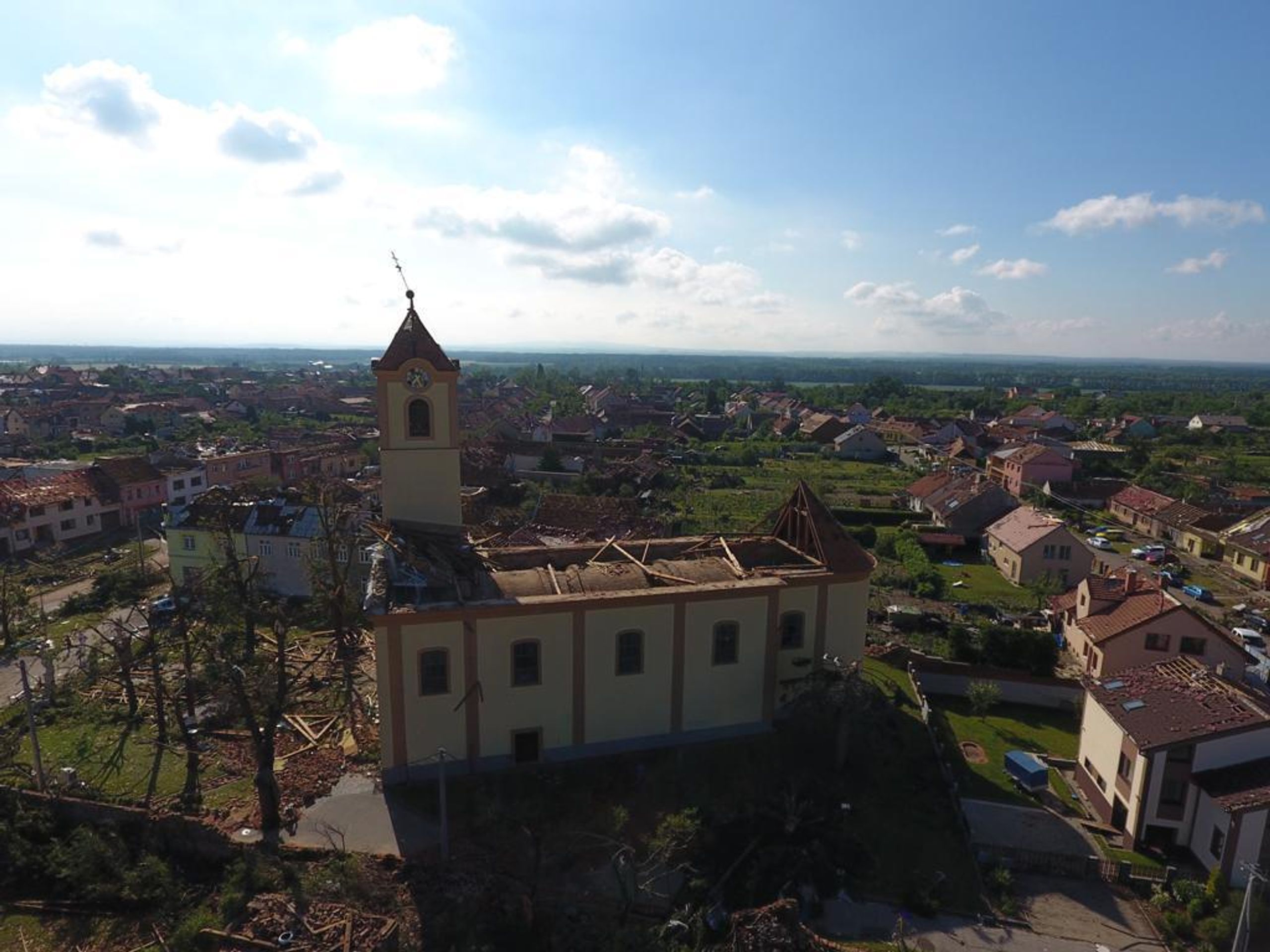 Škody napáchané tornádem na Jižní Moravě - 5 - GALERIE: Záběry na škody způsobené tornádem (4/6)