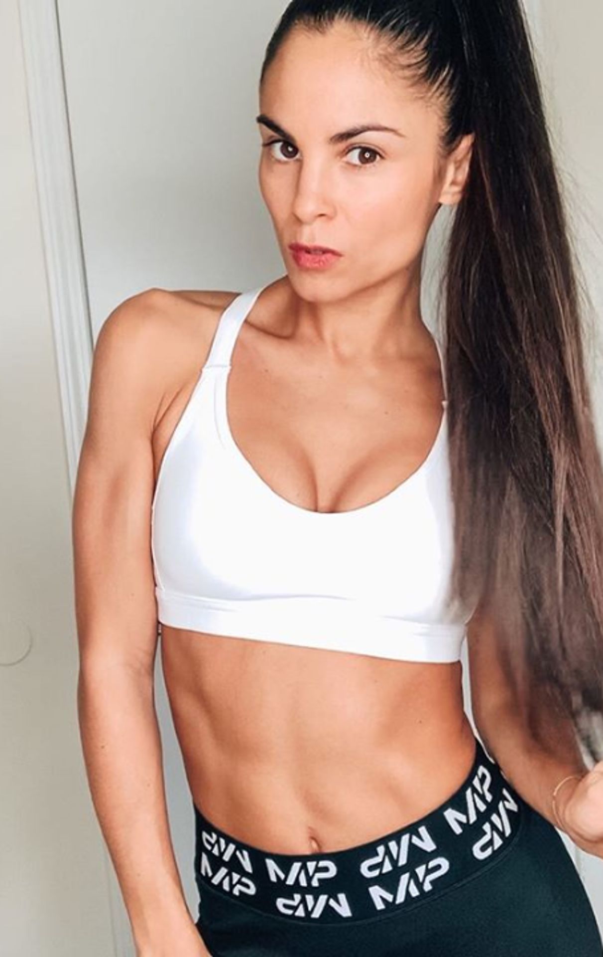 Sexy trenérka Karolína Huvarová - GALERIE: Křehká bruneta na hokejové lavičce. Češka se pyšní historickým unikátem (2/5)