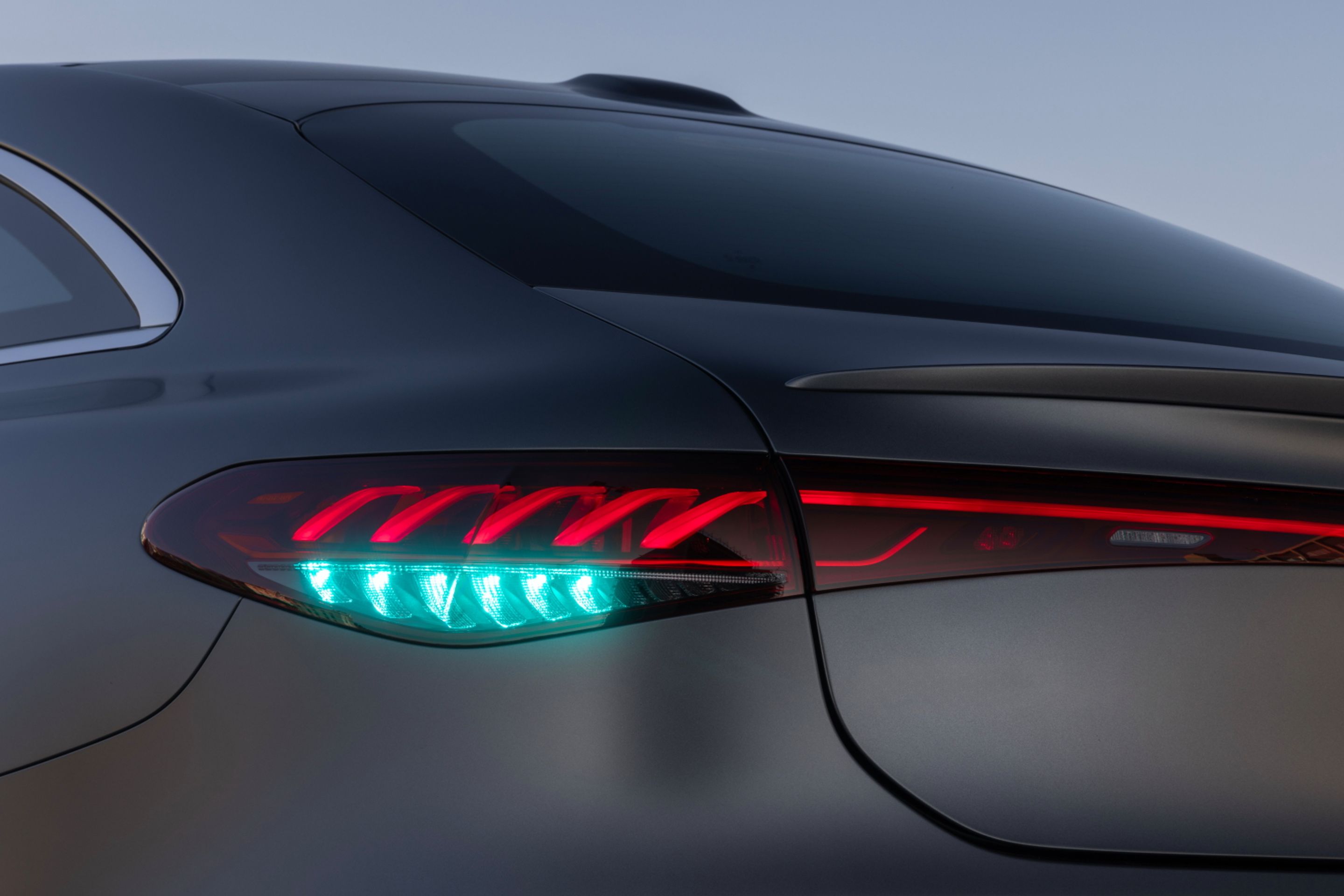 Mercedes testuje nová tyrkysová světla - Mercedes testuje nová tyrkysová světla (4/5)