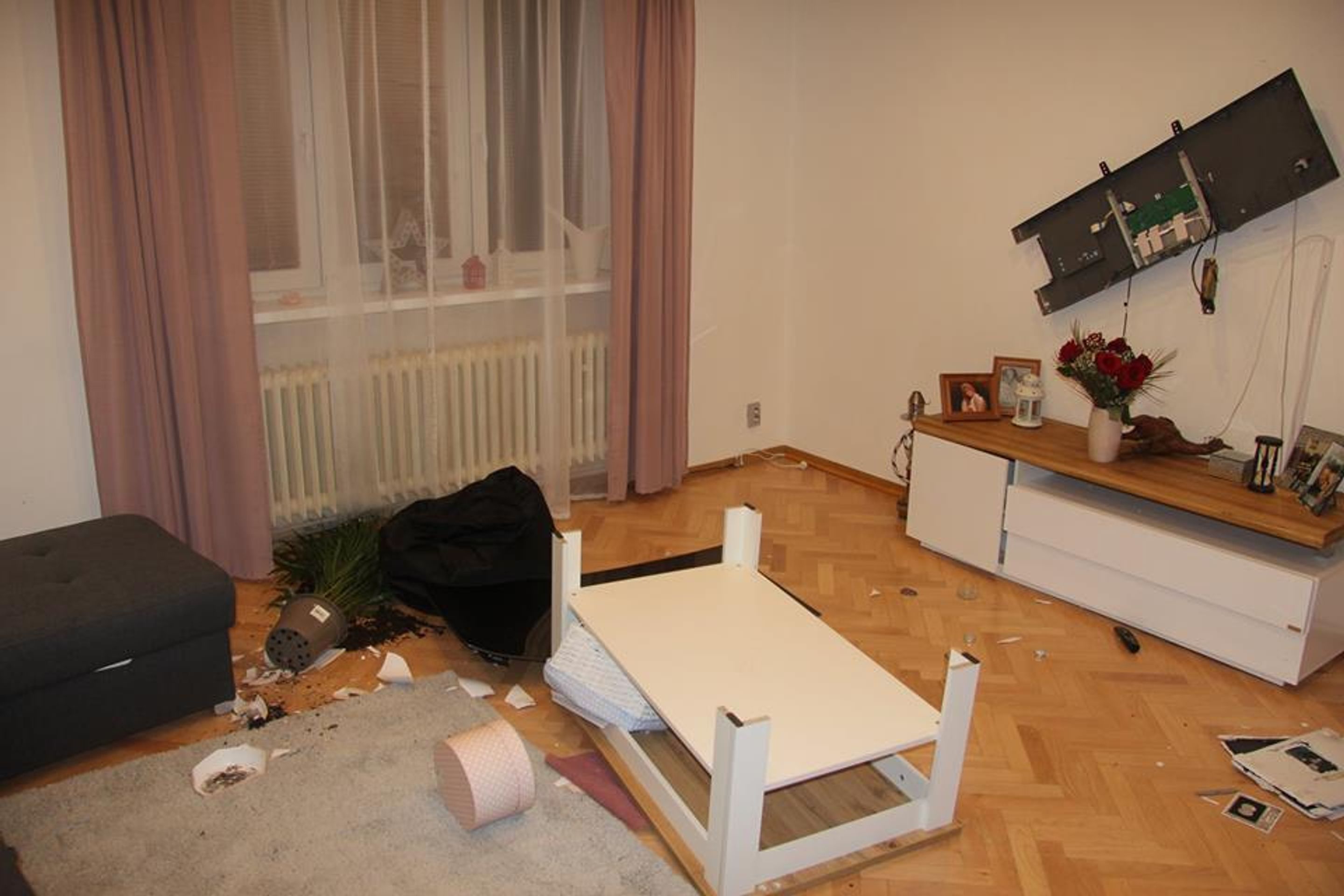 Muž zdemoloval byt své bývalé partnerce - 3 - GALERIE: Muž zdemoloval byt své bývalé partnerce (3/3)