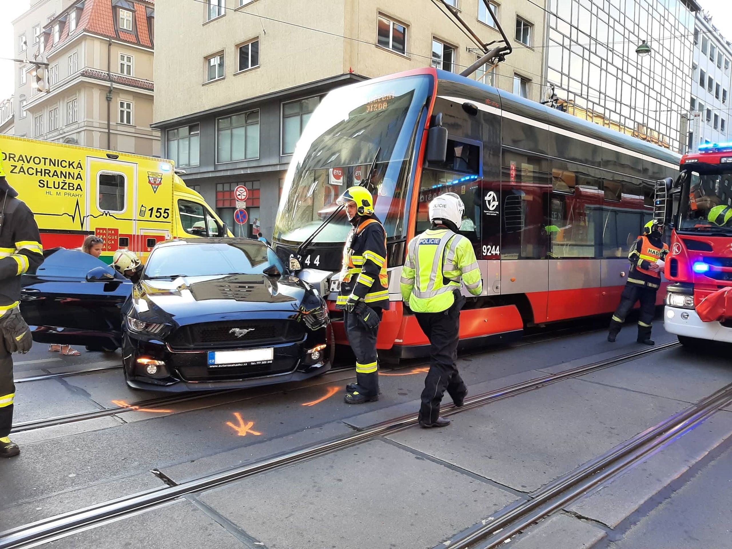 Srážka auta a tramvaje - 5 - GALERIE: Srážka auta a tramvaje (1/6)