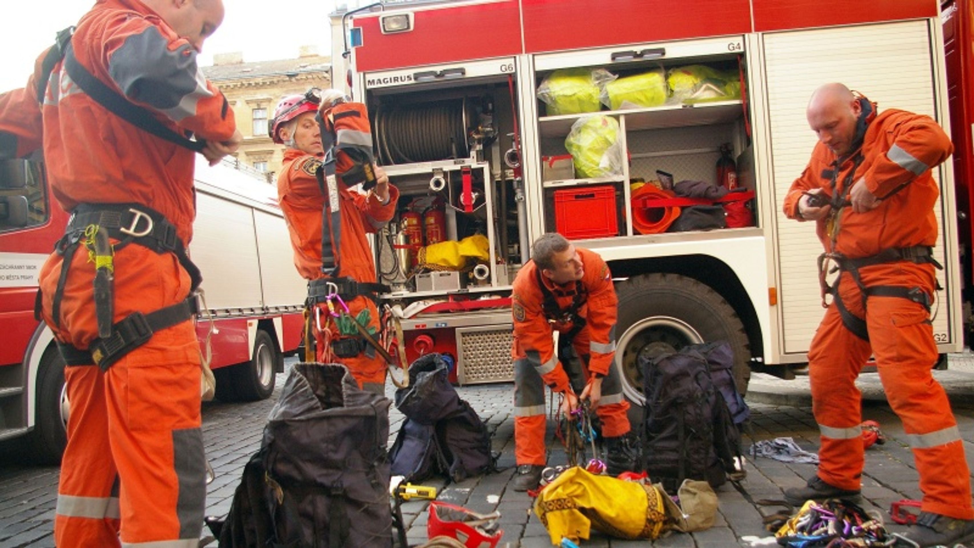 Záchranáři u zříceného domu - GALERIE: Zásah záchranářů v Soukenické ulici (15/15)
