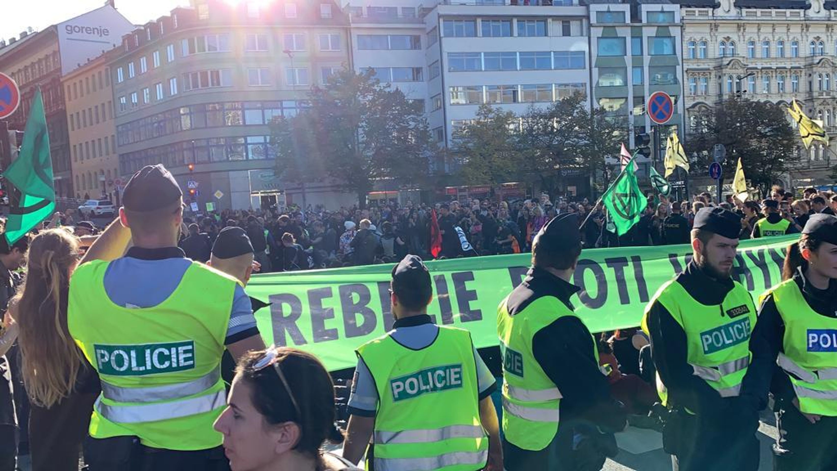 Demonstranti blokují magistrálu v Praze - 5 - GALERIE: Demonstrace na magistrále v Praze (6/17)