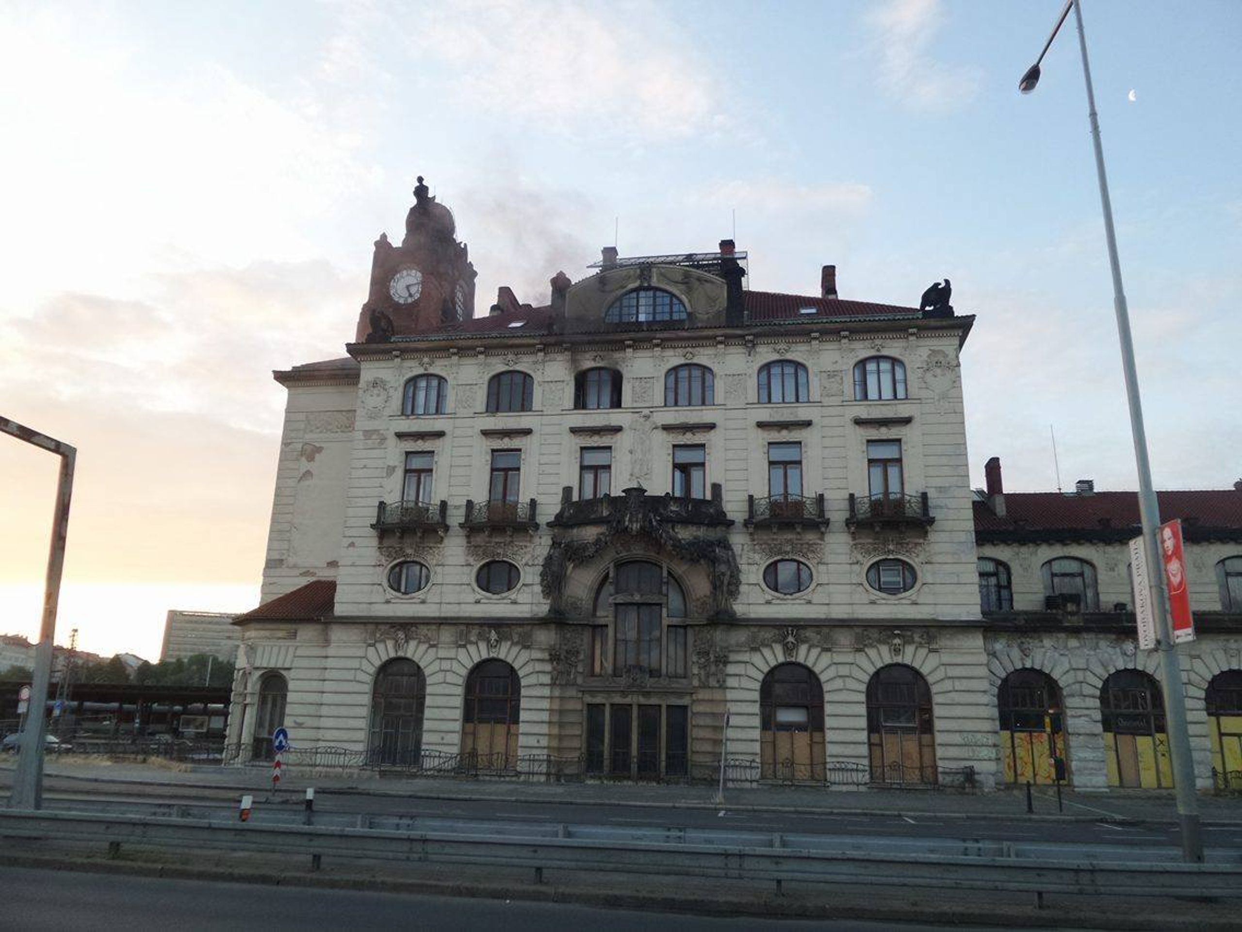 Požár na Hlavním nádraží v Praze - 2 - GALERIE: Požár na Hlavním nádraží (7/12)