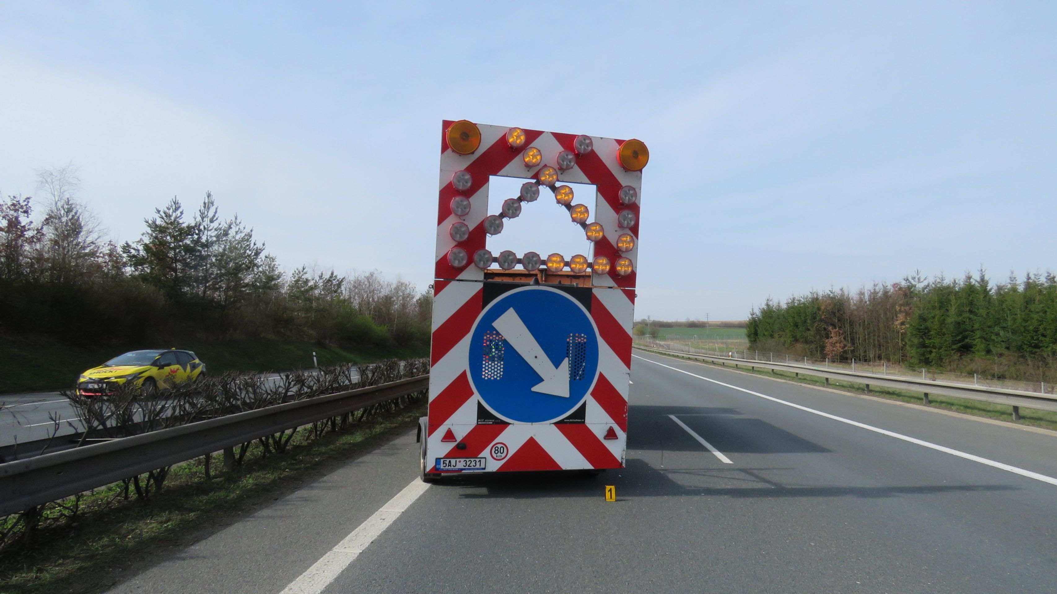 Dopravní nehoda na D5, km 78,4 směr Rozvadov (3) - Dopravní nehody, které ohrozily životy pracovníků (6/12)