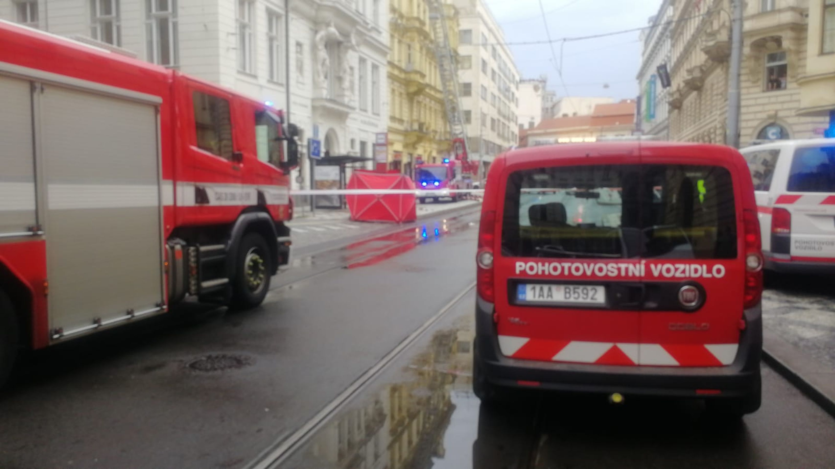 Pád římsy v Lazarské ulici (7) - Pád římsy v Lazarské ulici (10/10)