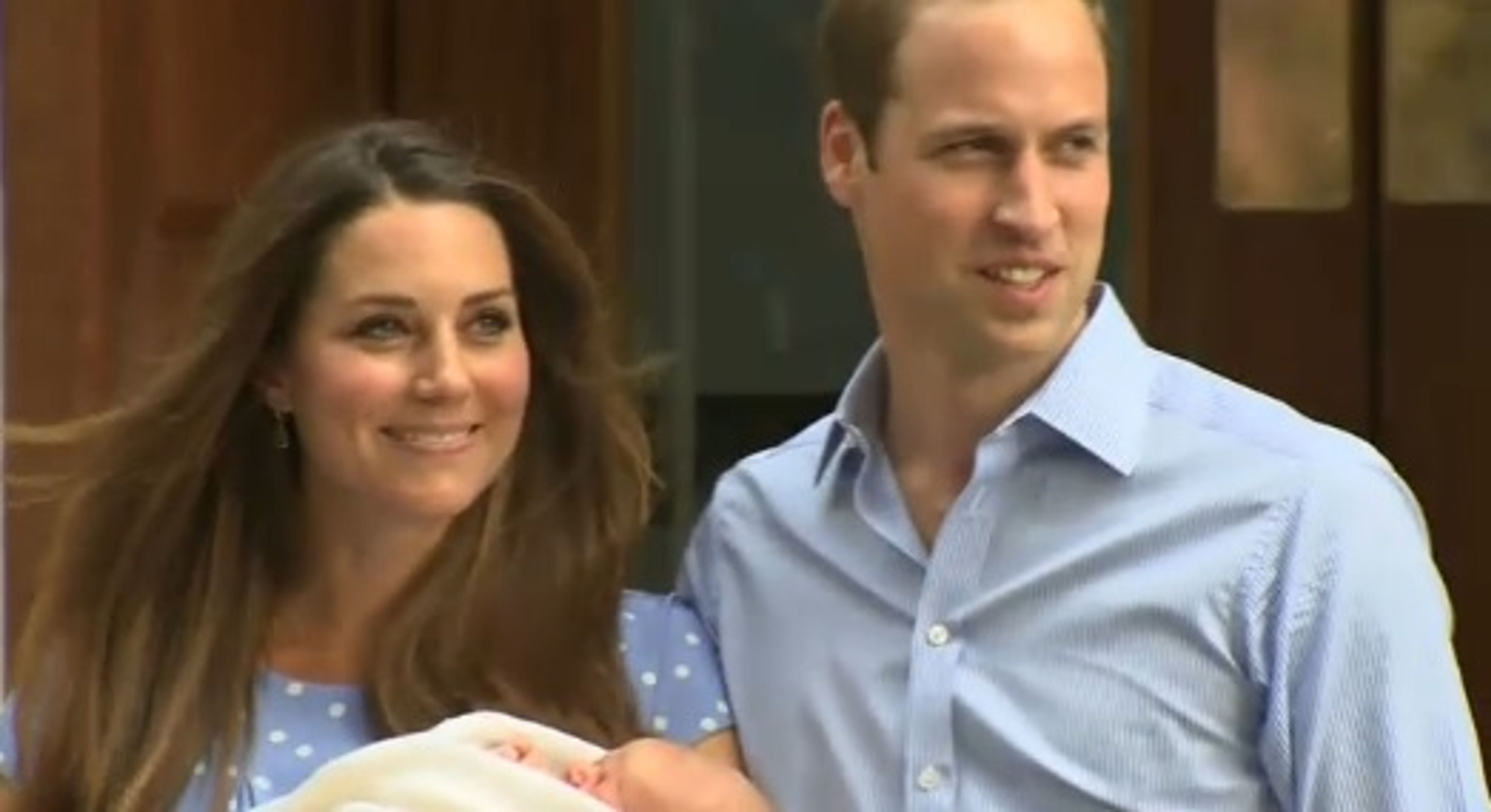 Kate a William ukázali syna - 7 - GALERIE: Kate a William ukázali dědice trůnu světu (11/24)